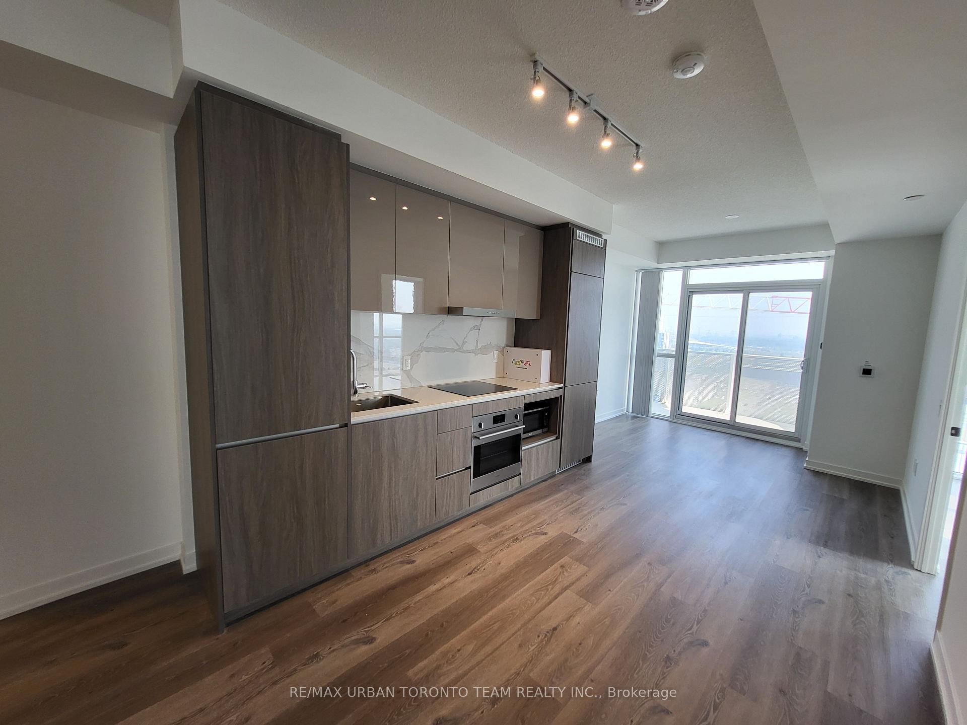 Photo 5 of Unit 1612, 28 Interchange Way, Vaughan, Vaughan Corporate Centre — HOMEH