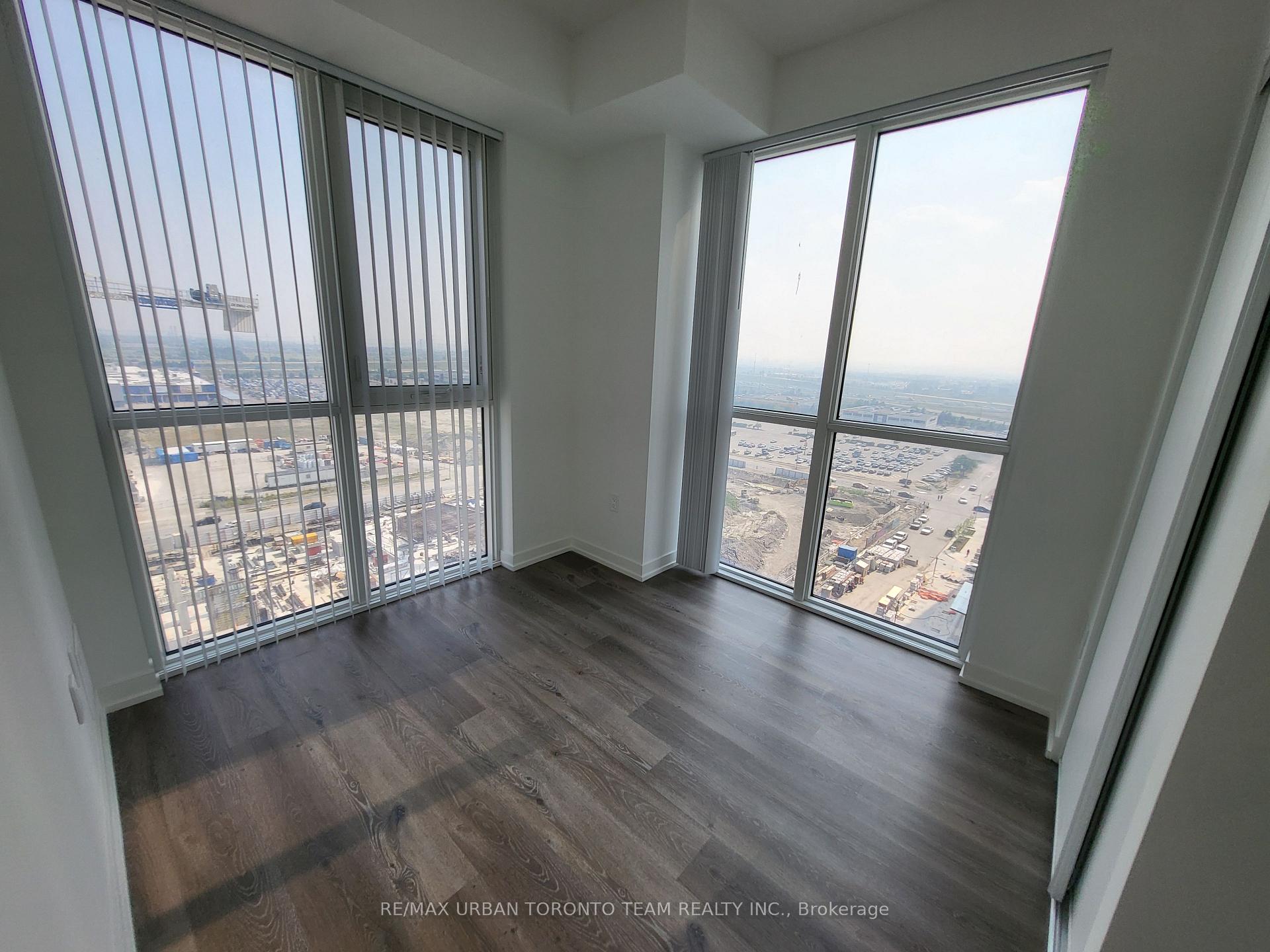 Photo 13 of Unit 1612, 28 Interchange Way, Vaughan, Vaughan Corporate Centre — HOMEH