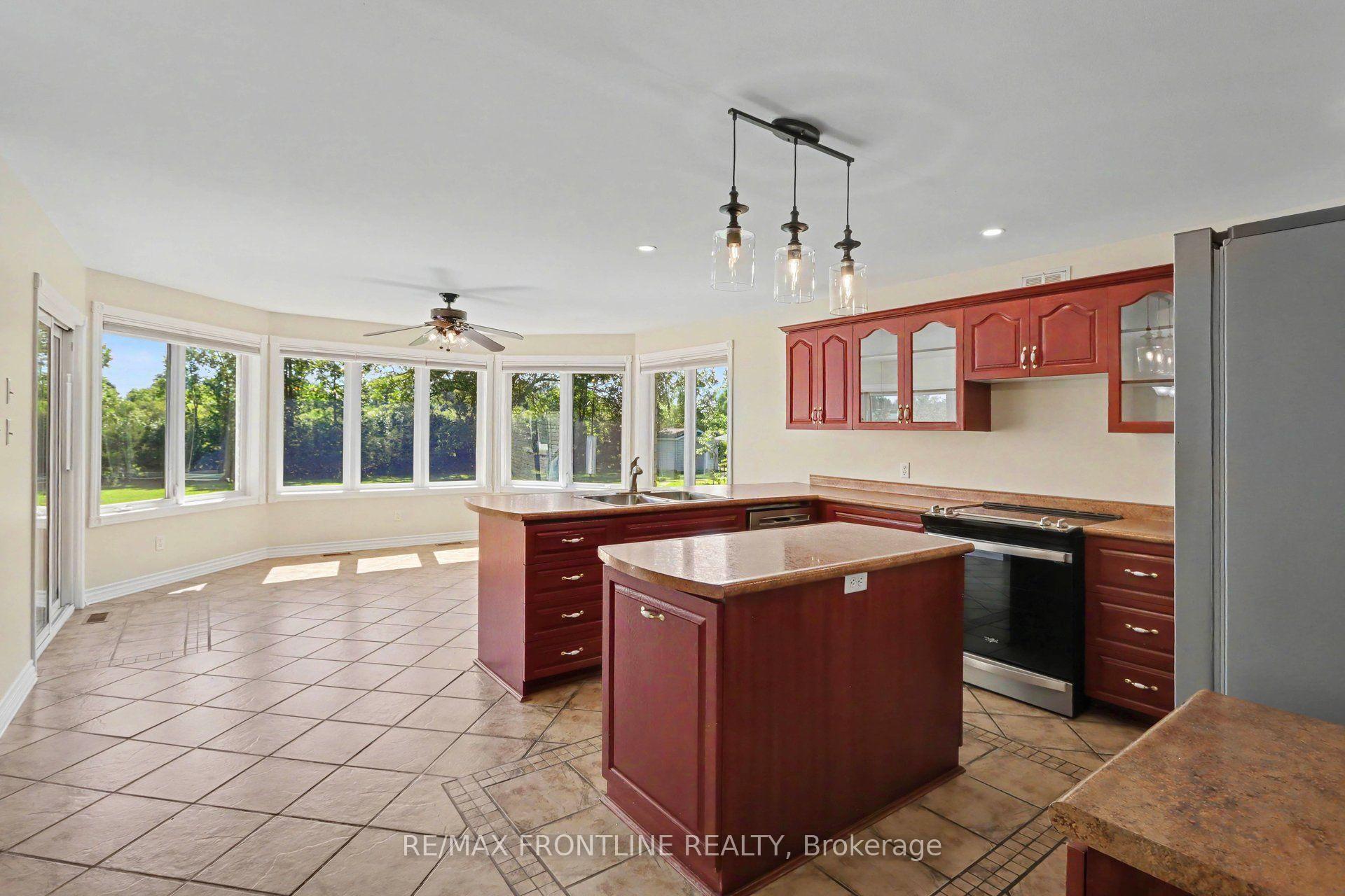 Photo 12 of 256 Orchard Crescent, Tay Valley, Bathurst/Burgess & Sherbrooke (Bathurst) Twp — HOMEH