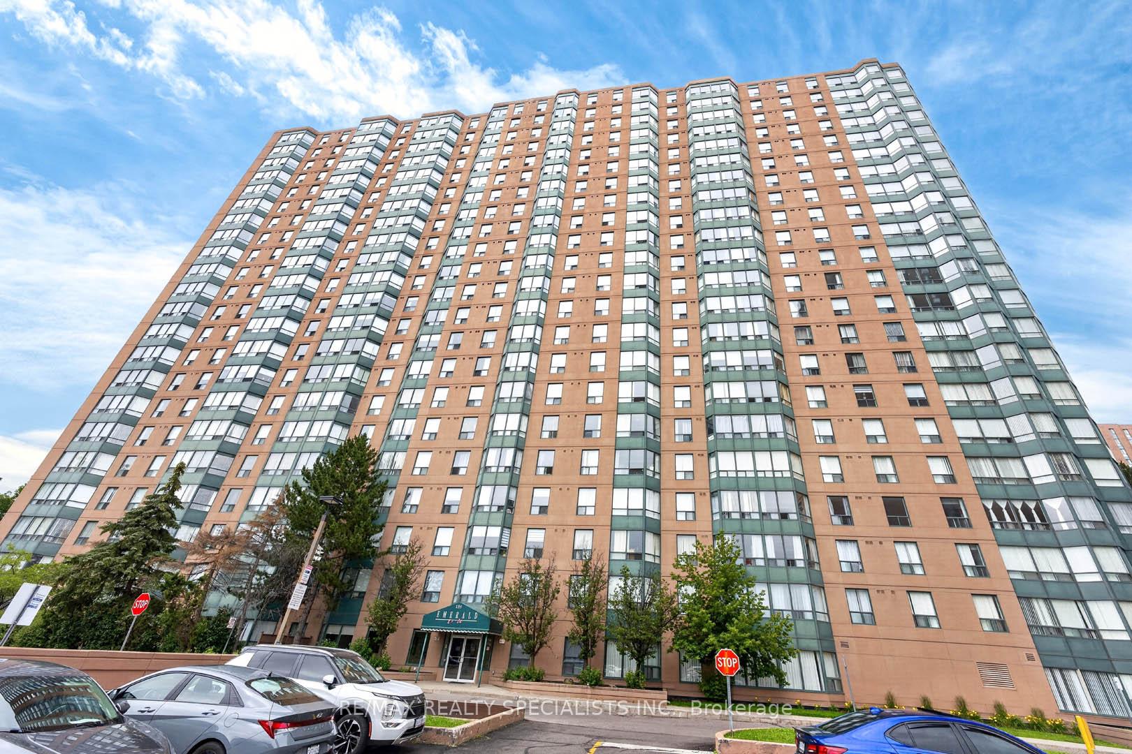 Front of Unit 2009, 135 Hillcrest Avenue