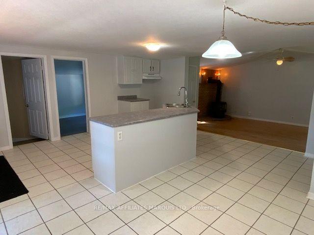 Photo 2 of 936 Gloucester Street N, Cornwall, Cornwall — HOMEH