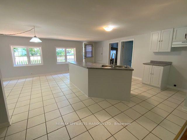 Photo 3 of 936 Gloucester Street N, Cornwall, Cornwall — HOMEH
