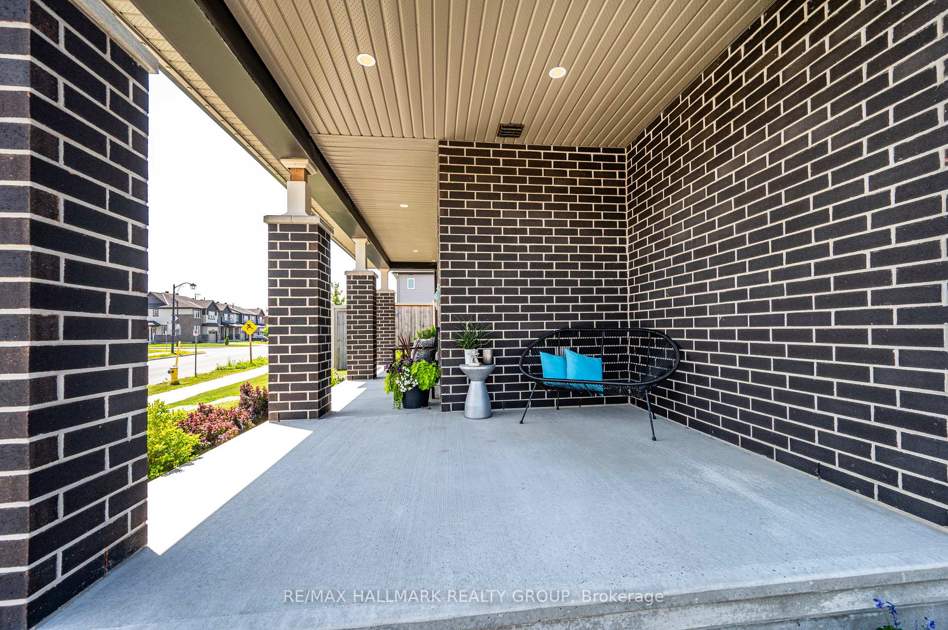 Photo 3 of 595 Decoeur Drive, Ottawa, Avalon West — HOMEH