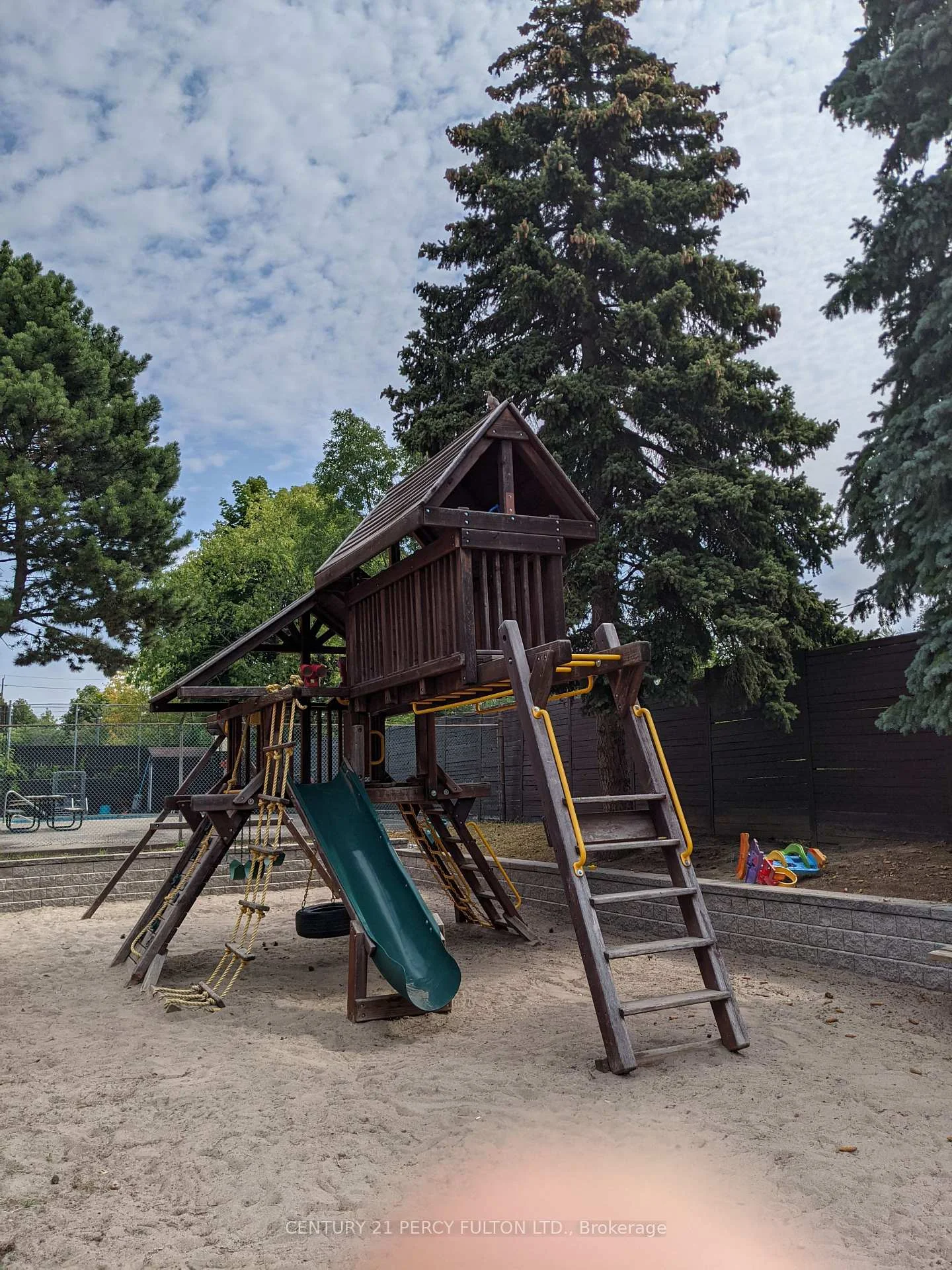 Photo 45 of 87 Crab Apple Way, North York, Parkwoods-Donalda — HOMEH