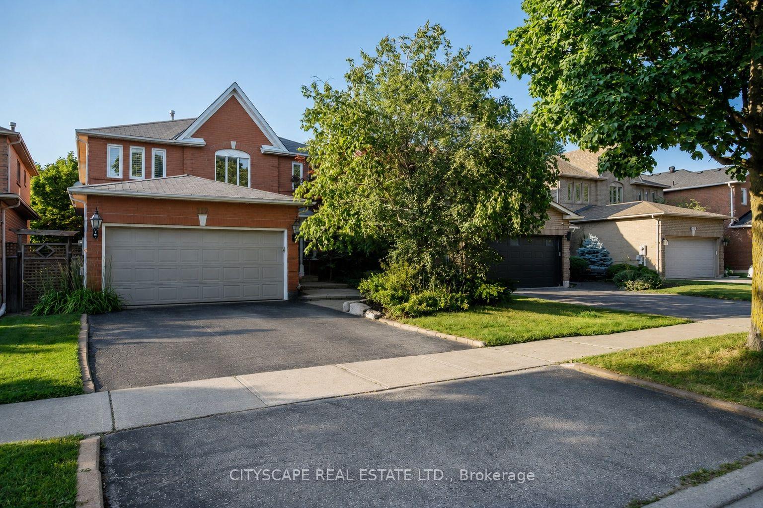 Photo 2 of 112 Mulholland Drive, Vaughan, Beverley Glen — HOMEH
