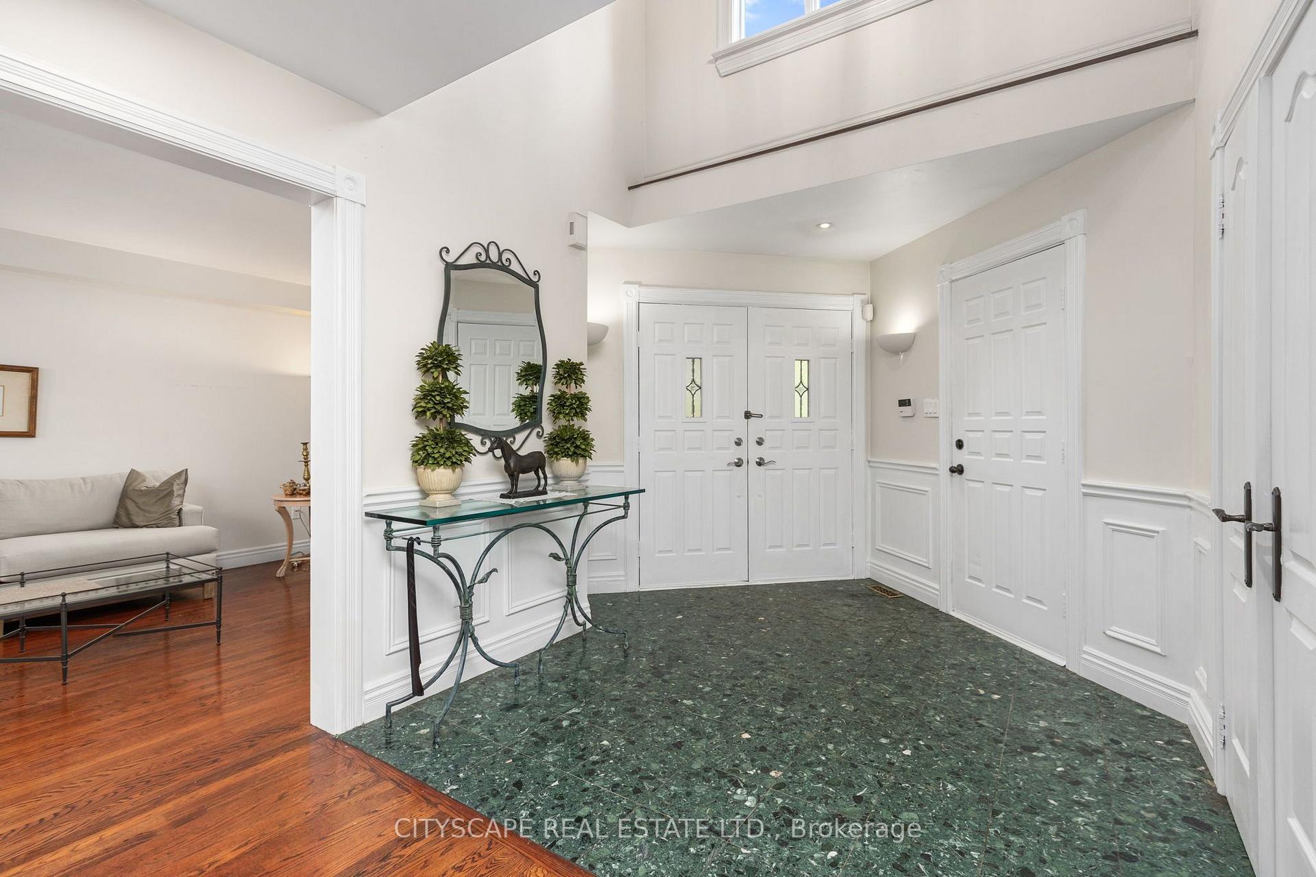 Photo 5 of 112 Mulholland Drive, Vaughan, Beverley Glen — HOMEH