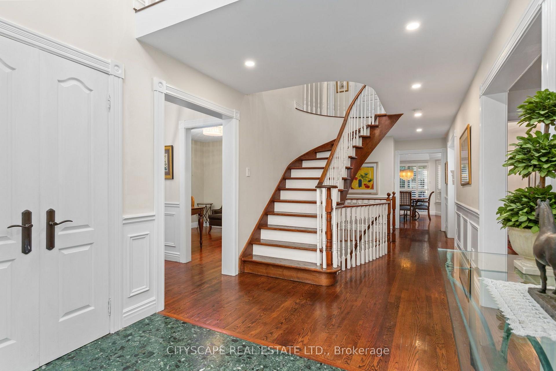 Photo 6 of 112 Mulholland Drive, Vaughan, Beverley Glen — HOMEH