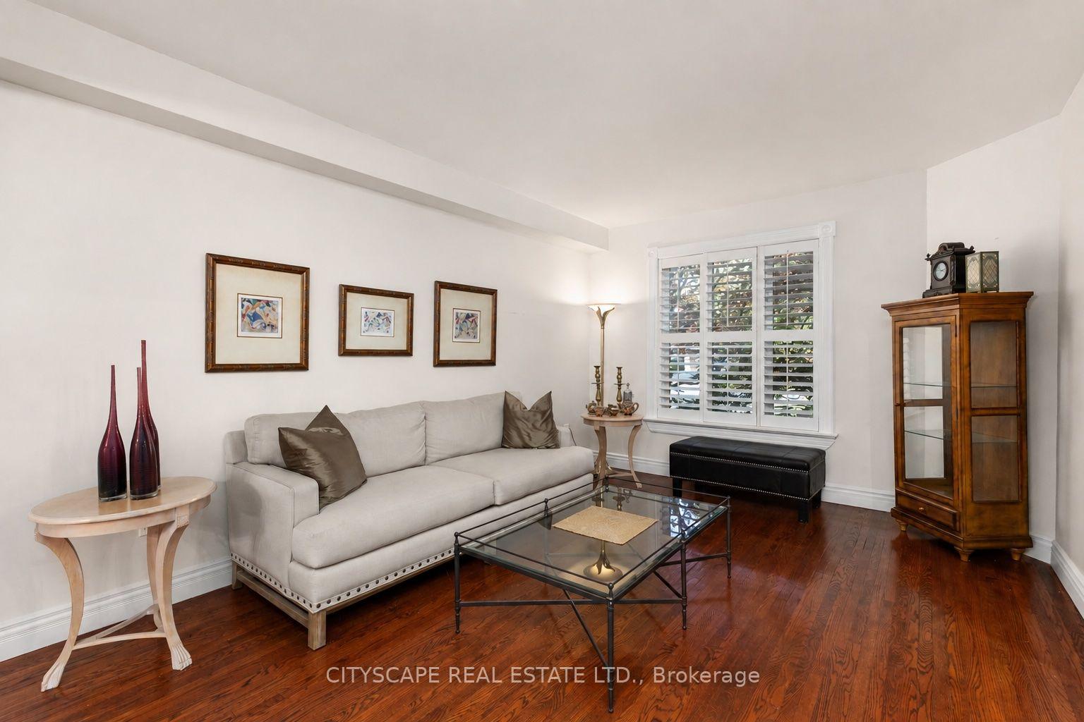 Photo 7 of 112 Mulholland Drive, Vaughan, Beverley Glen — HOMEH