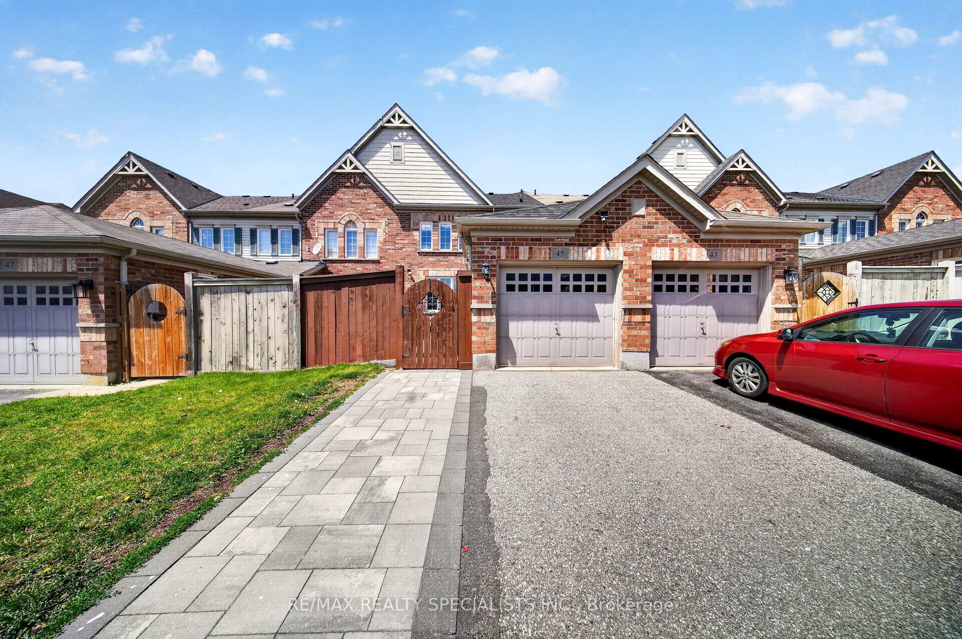 Photo 3 of 45 Warnford Circle, Ajax, Northeast Ajax — HOMEH
