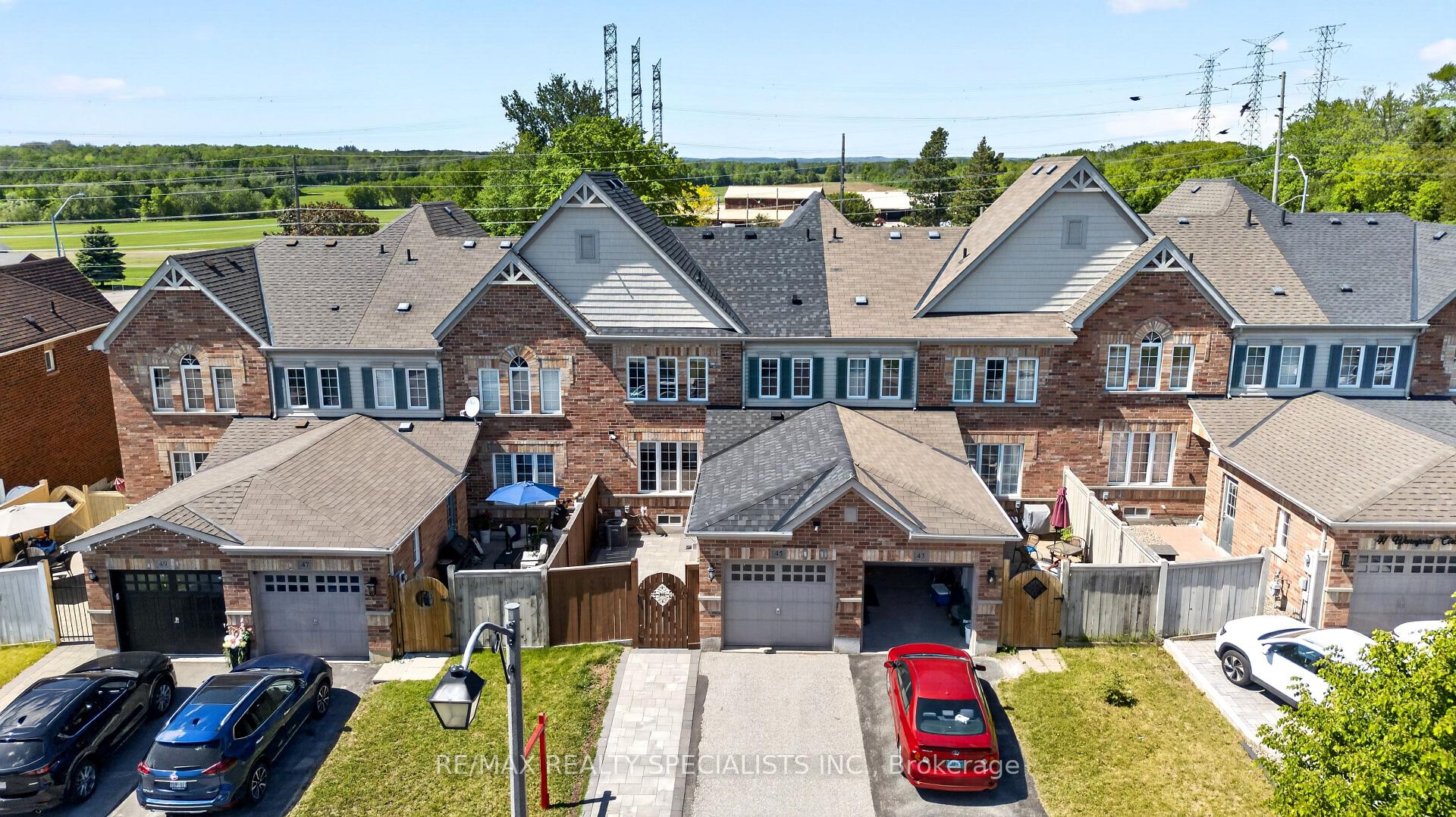 Photo 4 of 45 Warnford Circle, Ajax, Northeast Ajax — HOMEH