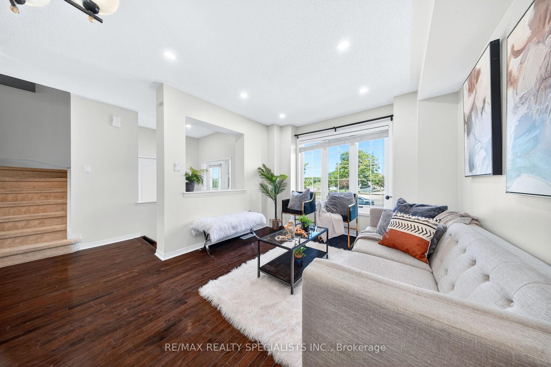 Photo 8 of 45 Warnford Circle, Ajax, Northeast Ajax — HOMEH