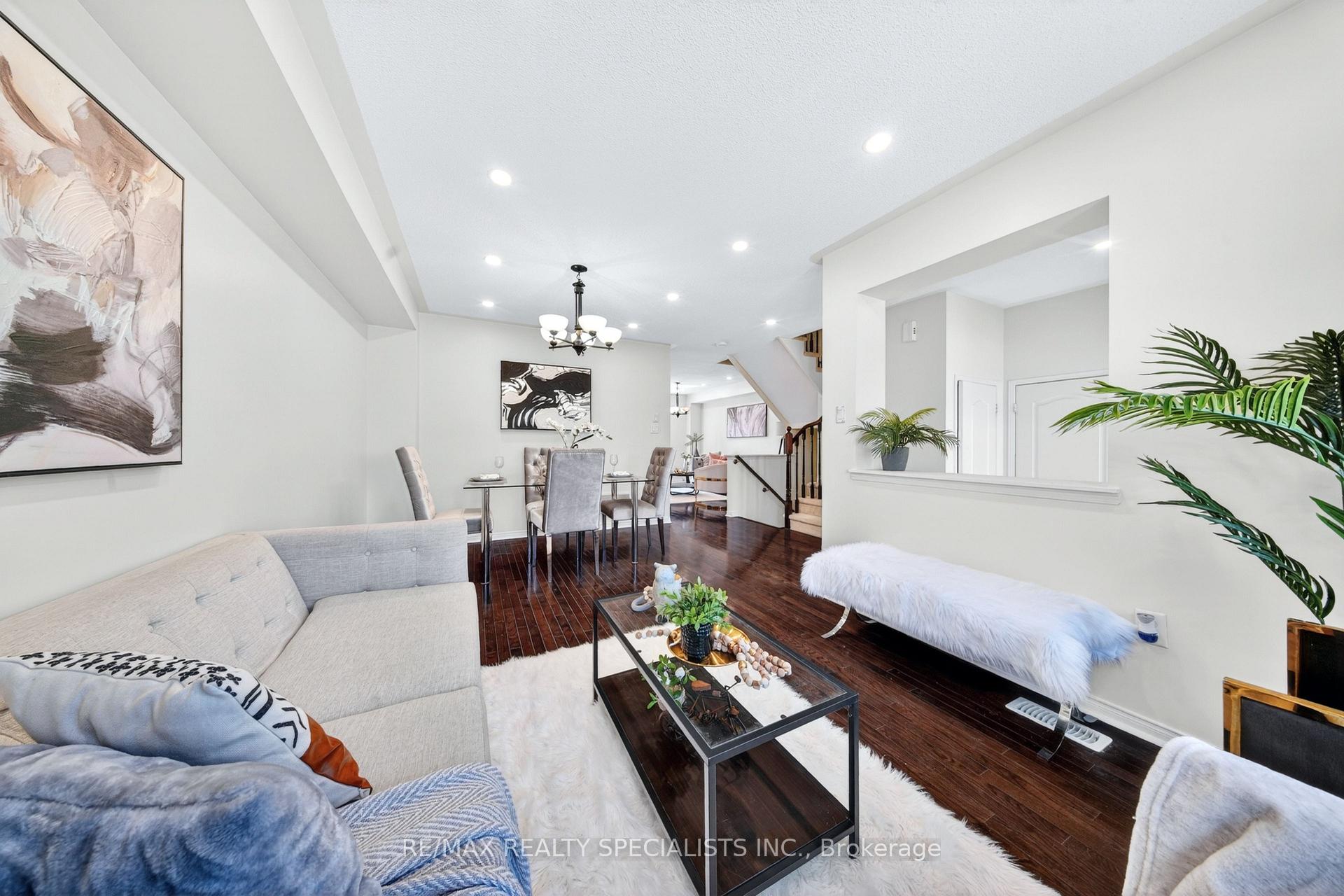 Photo 9 of 45 Warnford Circle, Ajax, Northeast Ajax — HOMEH