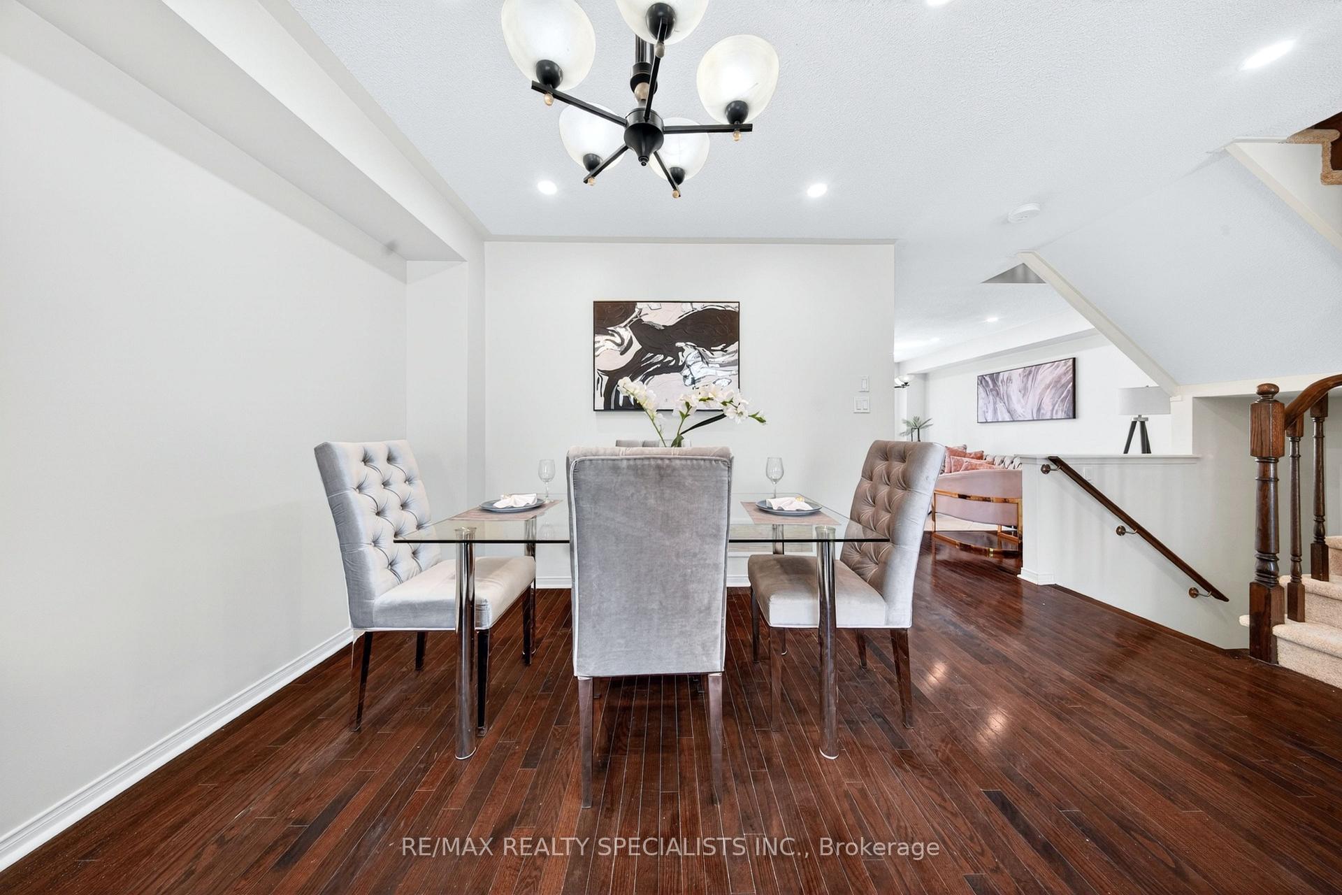 Photo 10 of 45 Warnford Circle, Ajax, Northeast Ajax — HOMEH