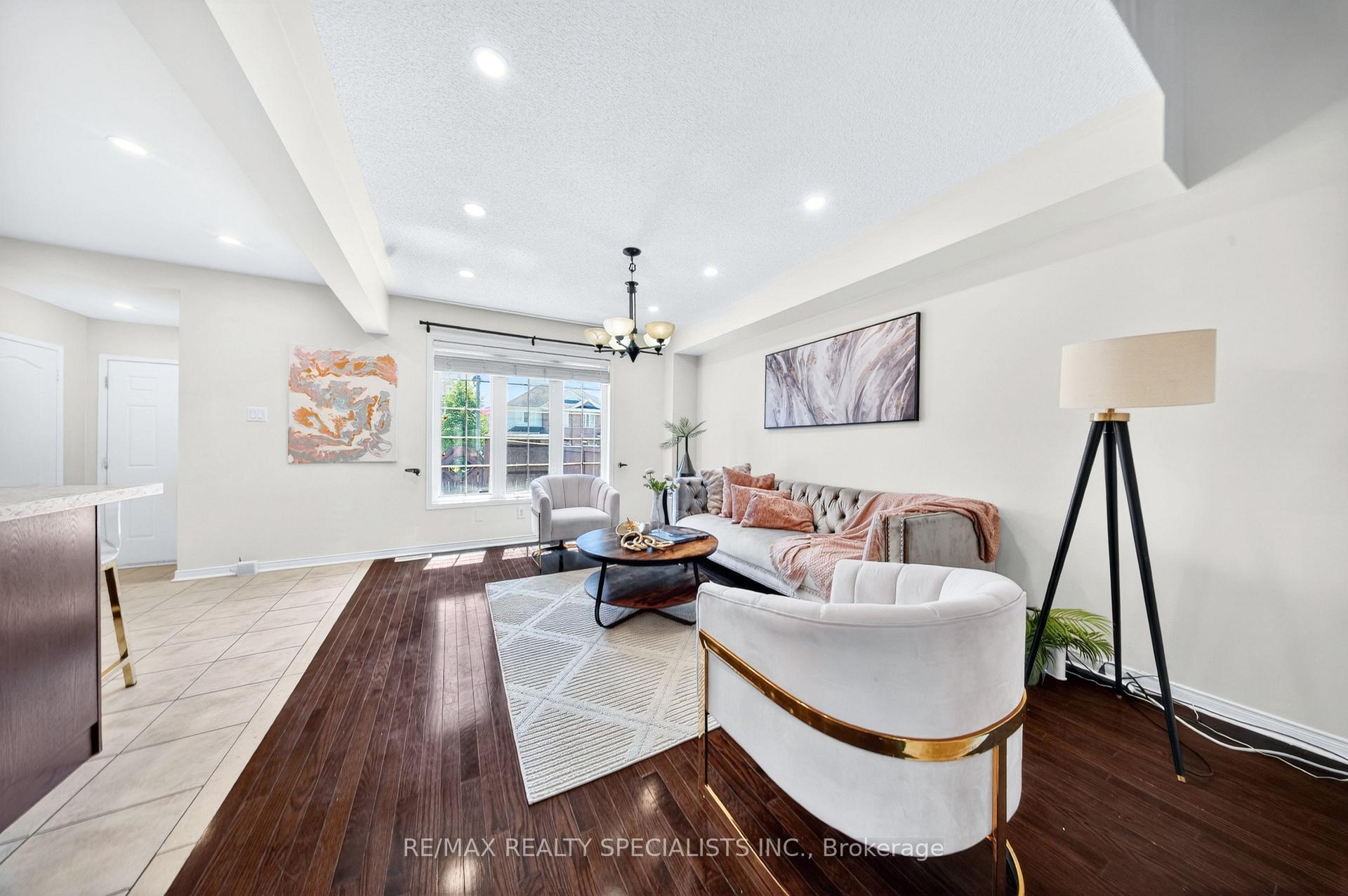 Photo 12 of 45 Warnford Circle, Ajax, Northeast Ajax — HOMEH