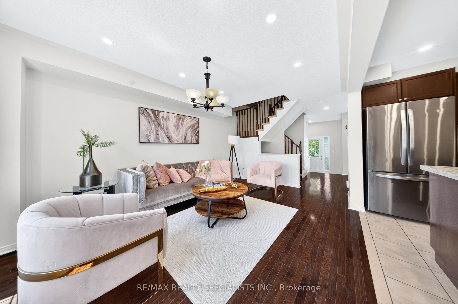 Photo 14 of 45 Warnford Circle, Ajax, Northeast Ajax — HOMEH