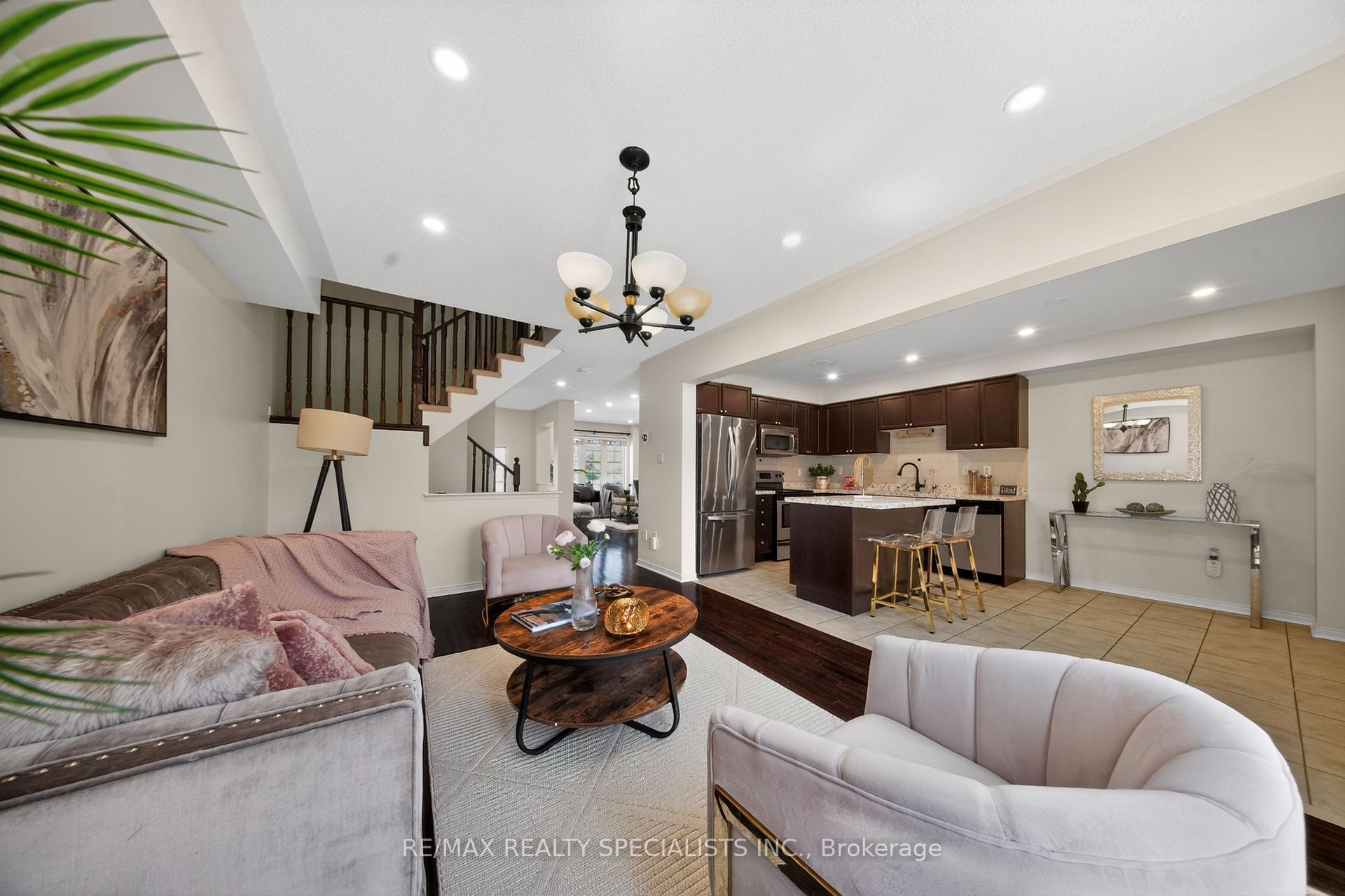 Photo 15 of 45 Warnford Circle, Ajax, Northeast Ajax — HOMEH