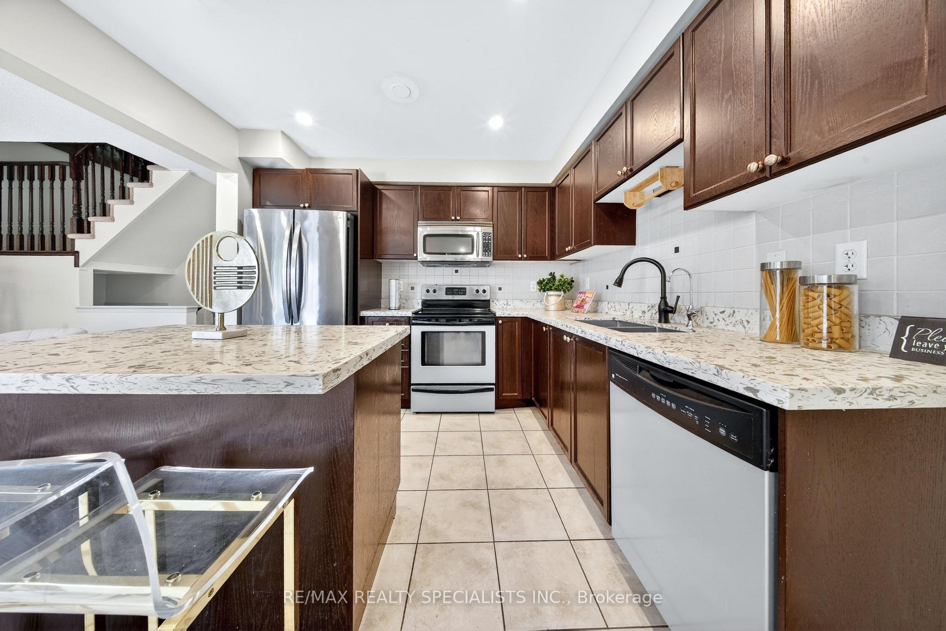 Photo 17 of 45 Warnford Circle, Ajax, Northeast Ajax — HOMEH