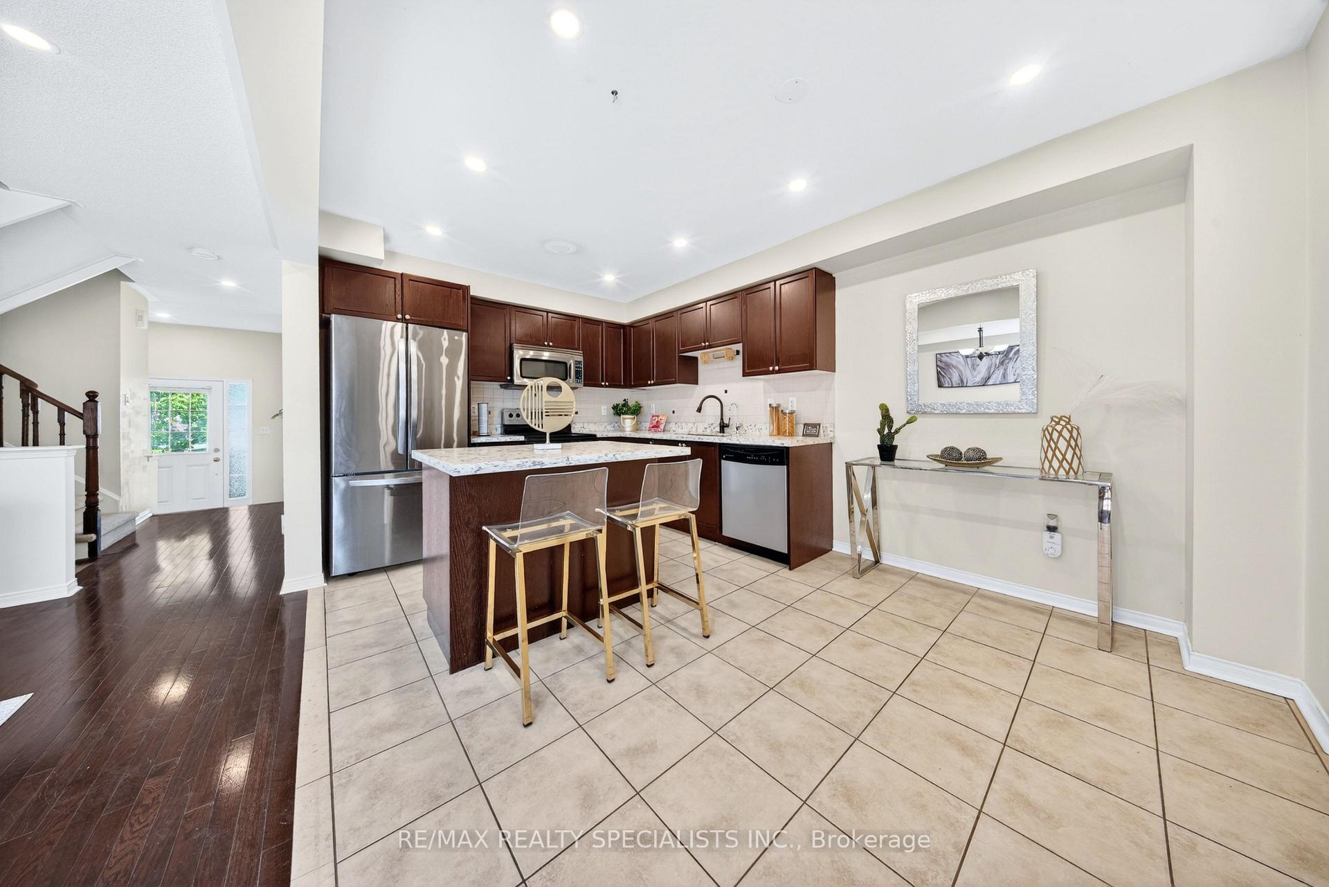 Photo 19 of 45 Warnford Circle, Ajax, Northeast Ajax — HOMEH