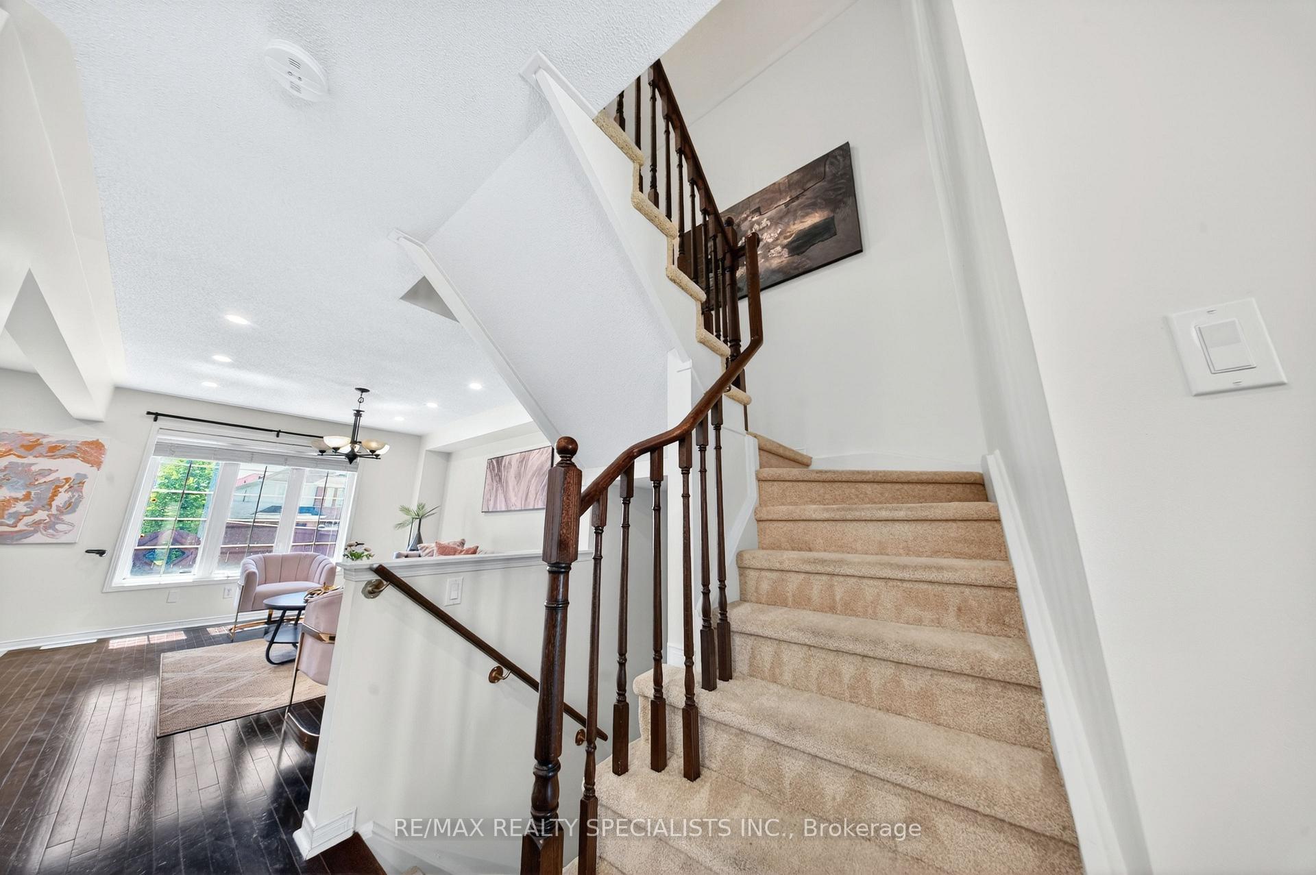 Photo 21 of 45 Warnford Circle, Ajax, Northeast Ajax — HOMEH