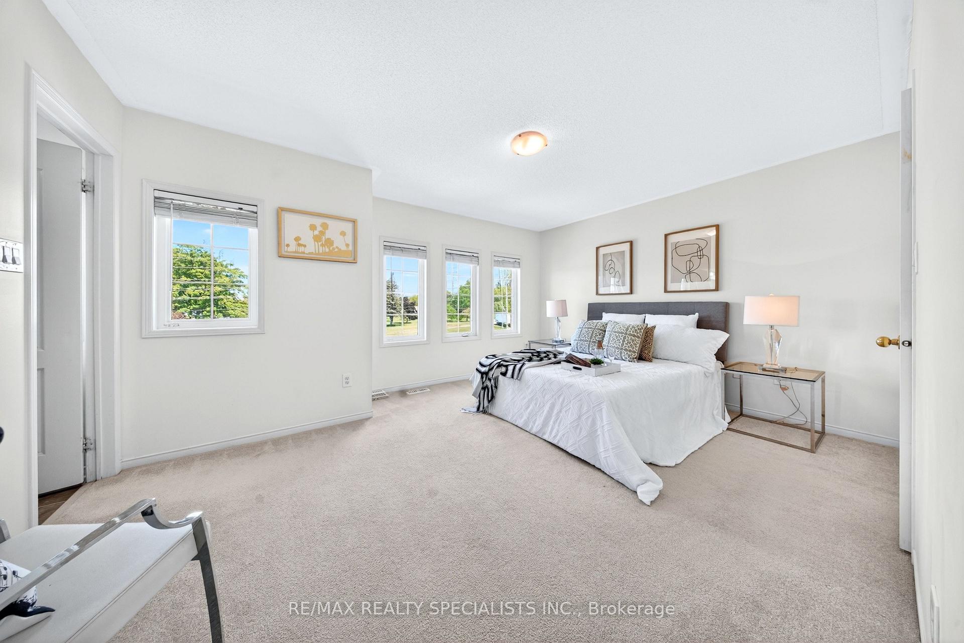 Photo 23 of 45 Warnford Circle, Ajax, Northeast Ajax — HOMEH