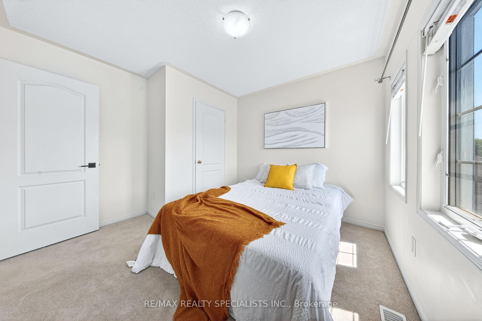 Photo 26 of 45 Warnford Circle, Ajax, Northeast Ajax — HOMEH