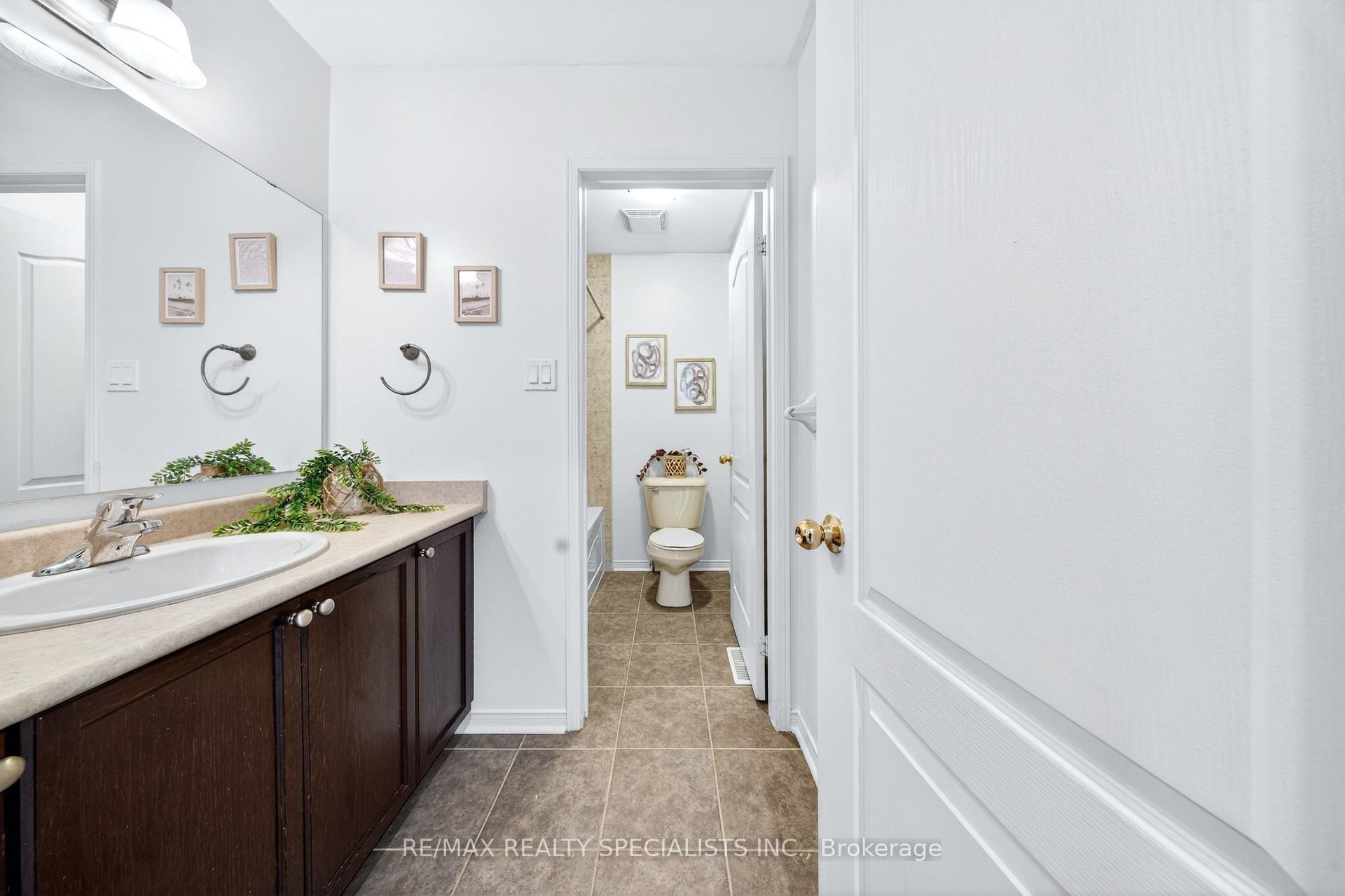 Photo 30 of 45 Warnford Circle, Ajax, Northeast Ajax — HOMEH