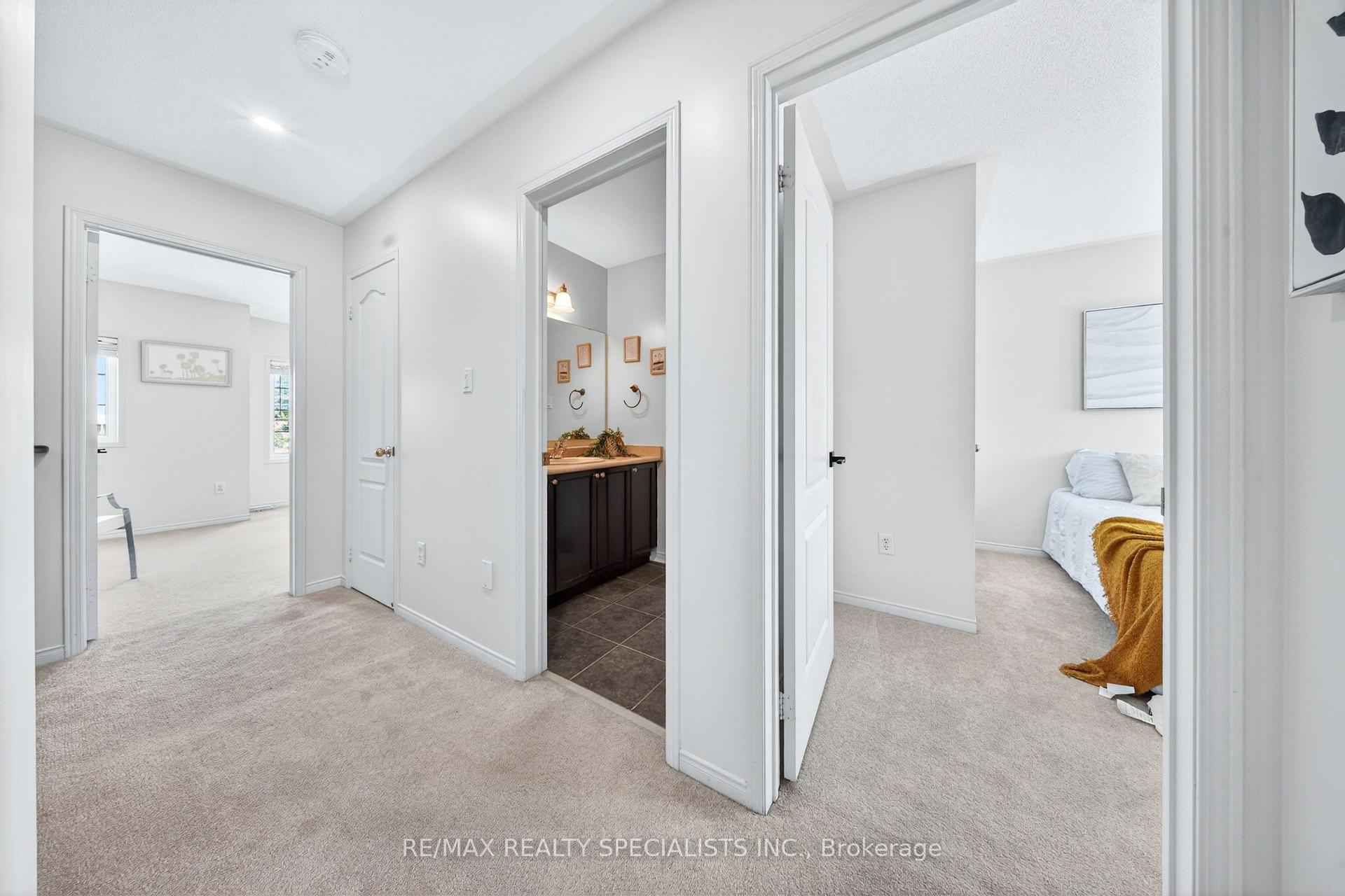 Photo 32 of 45 Warnford Circle, Ajax, Northeast Ajax — HOMEH