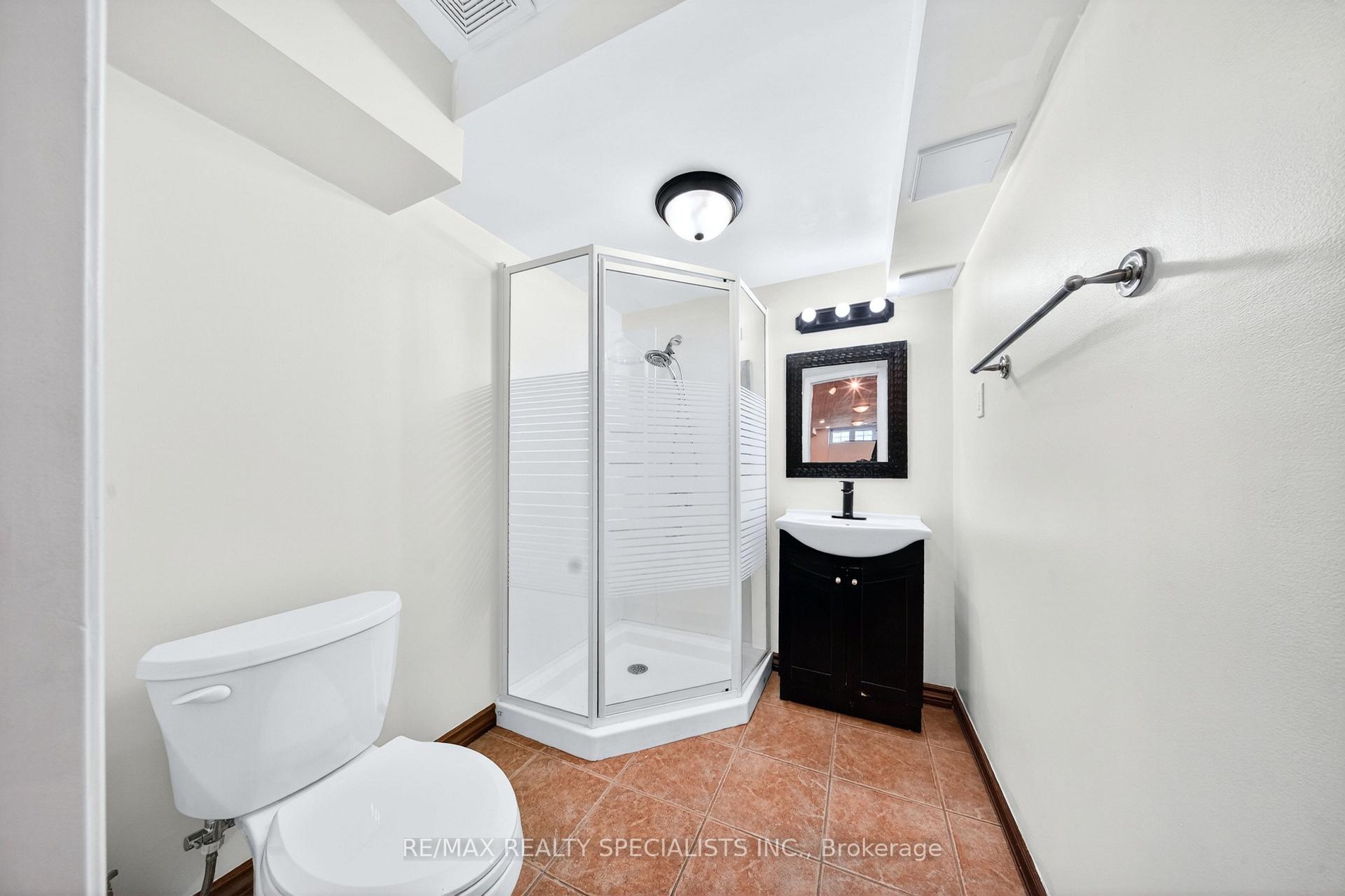 Photo 36 of 45 Warnford Circle, Ajax, Northeast Ajax — HOMEH