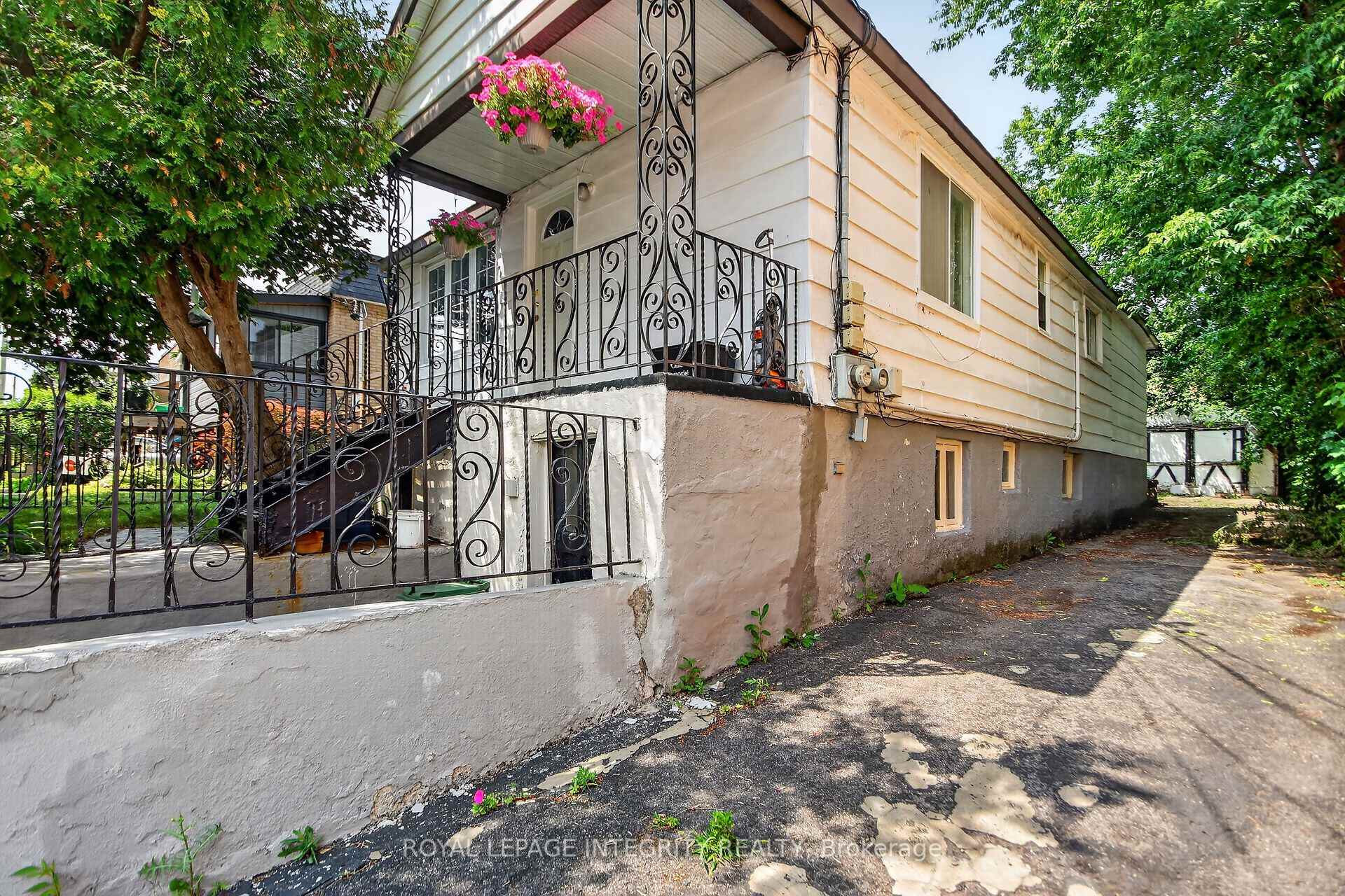Photo 4 of 173 Genest Street, Ottawa, Vanier — HOMEH