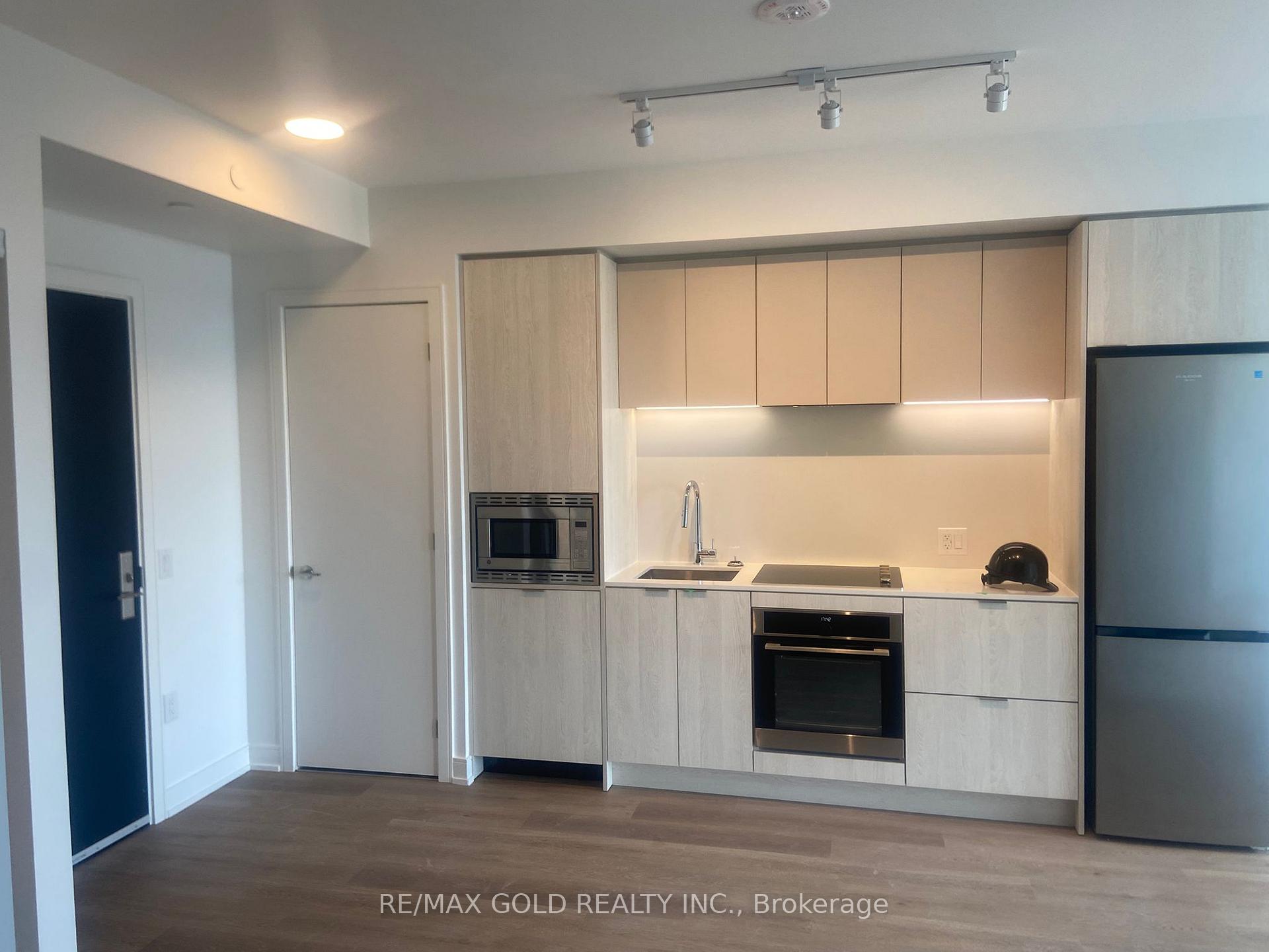 Front of Unit 1011, 3009 Novar Road