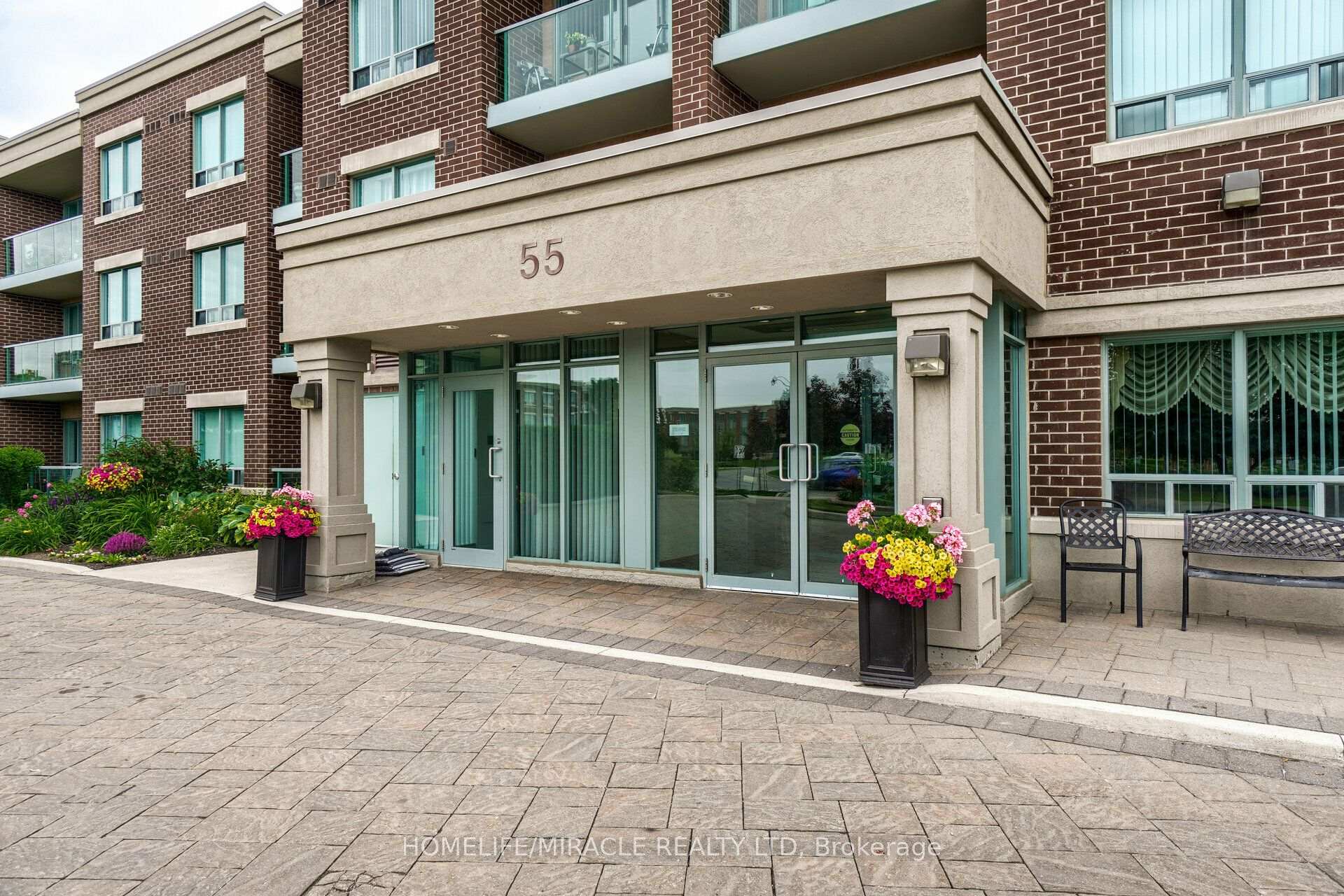 Photo 3 of Unit 105, 55 Via Rosedale Road, Brampton, Sandringham-Wellington — HOMEH