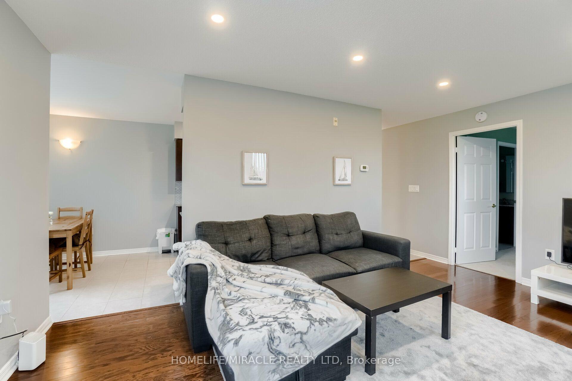 Photo 6 of Unit 105, 55 Via Rosedale Road, Brampton, Sandringham-Wellington — HOMEH