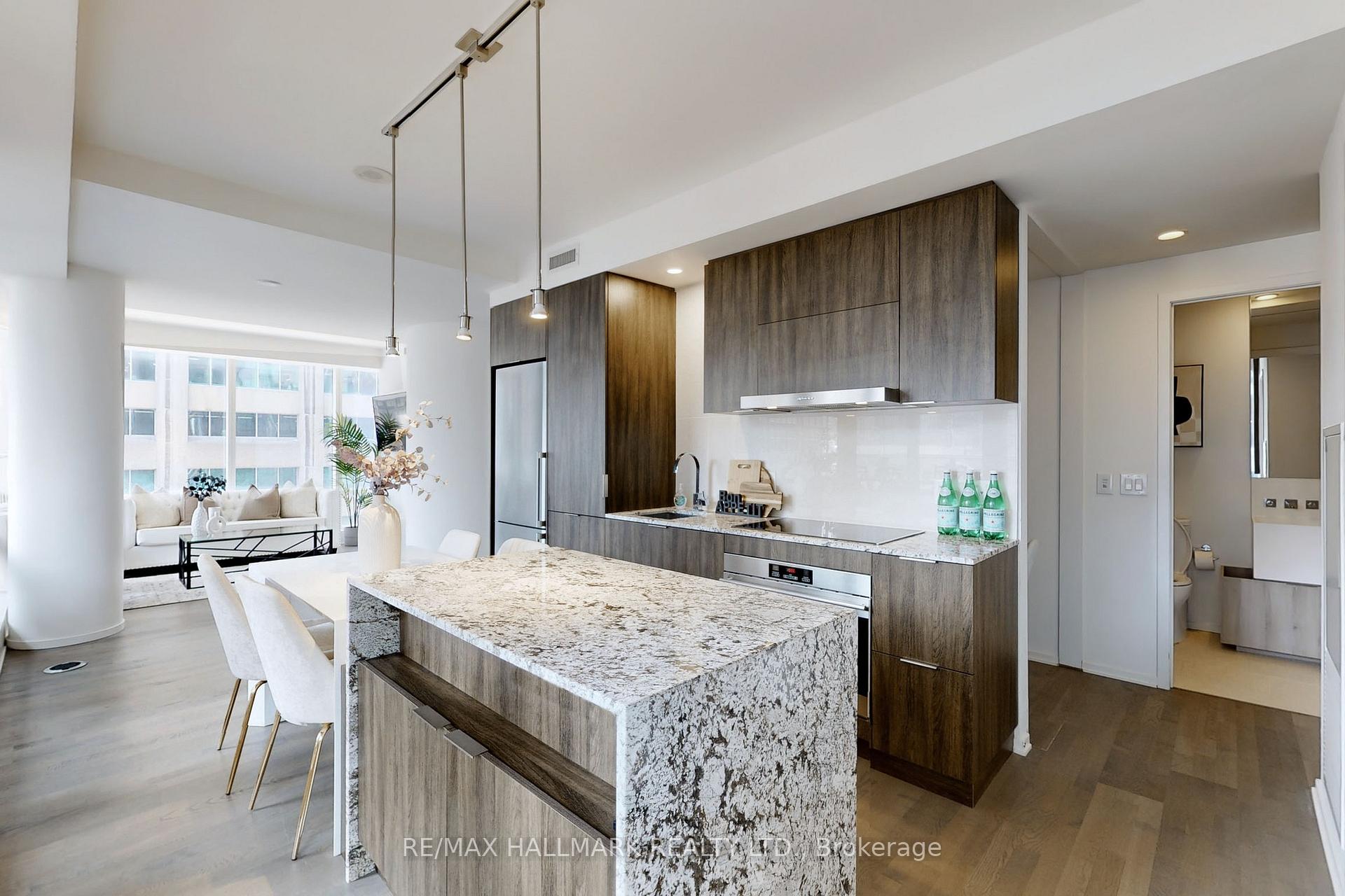 Photo 1 of Unit 520, 1 Bloor Street E, Toronto, Church-Yonge Corridor — HOMEH