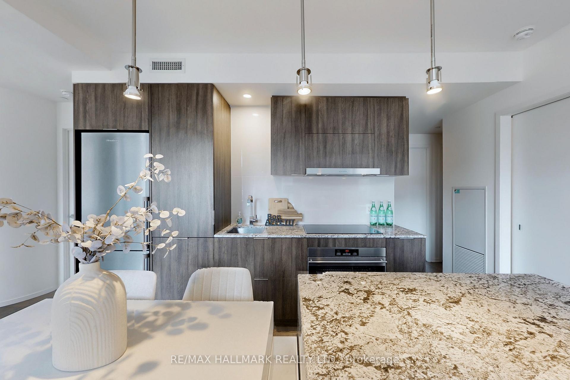 Photo 2 of Unit 520, 1 Bloor Street E, Toronto, Church-Yonge Corridor — HOMEH