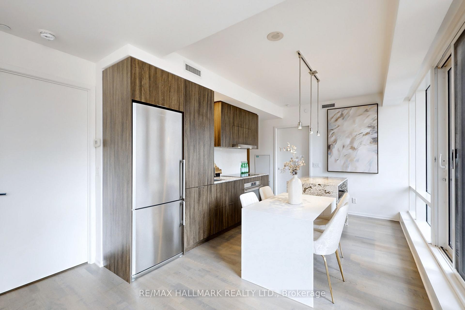 Photo 3 of Unit 520, 1 Bloor Street E, Toronto, Church-Yonge Corridor — HOMEH