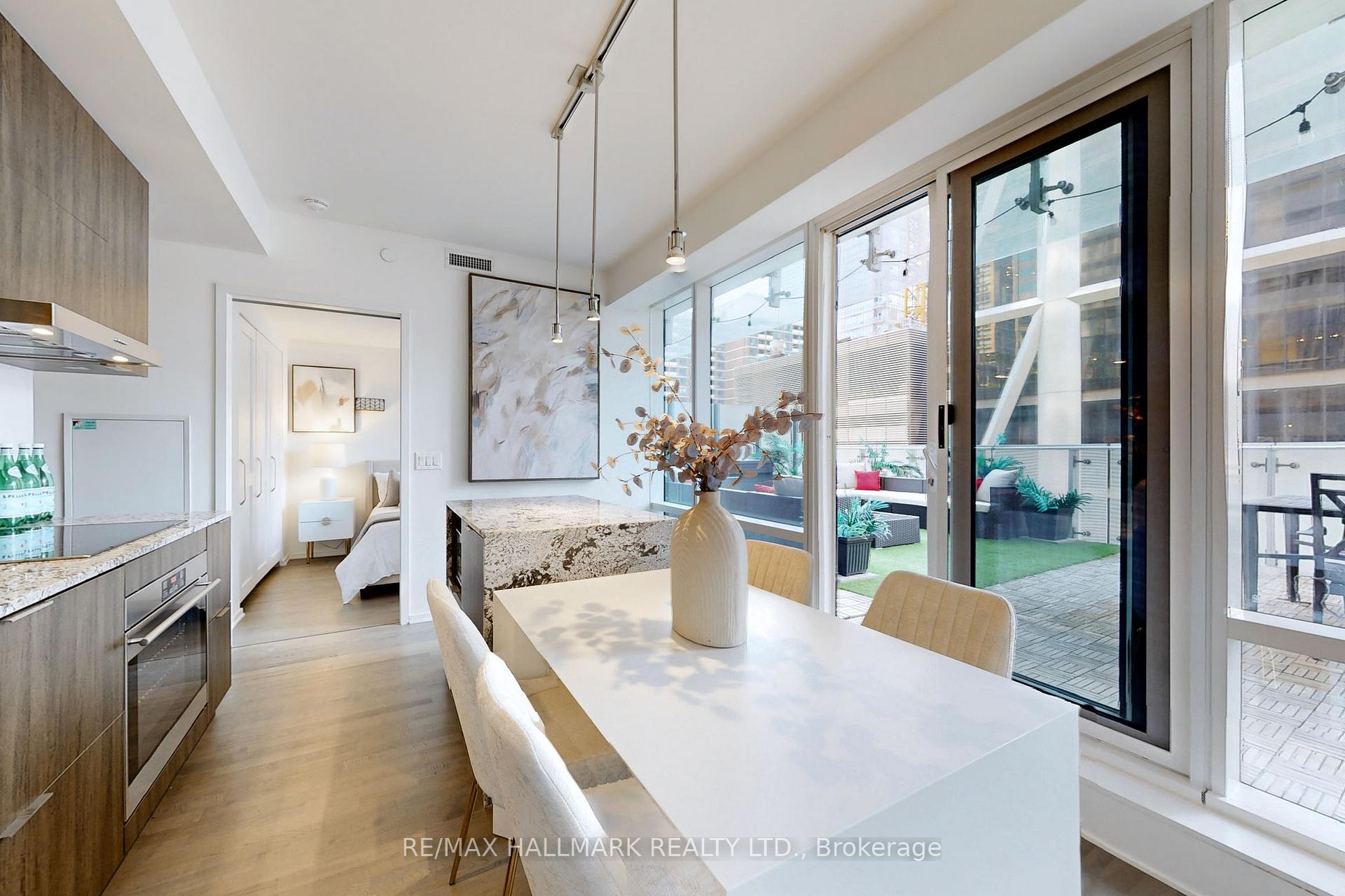 Photo 4 of Unit 520, 1 Bloor Street E, Toronto, Church-Yonge Corridor — HOMEH