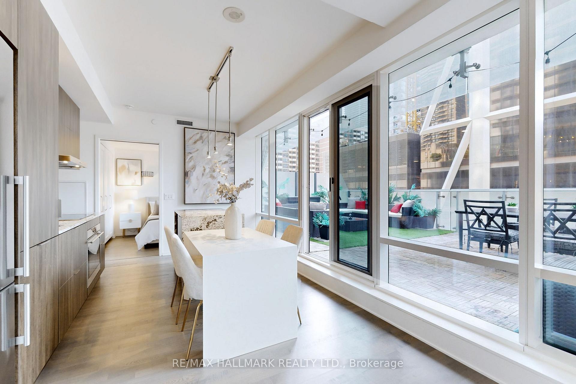 Photo 5 of Unit 520, 1 Bloor Street E, Toronto, Church-Yonge Corridor — HOMEH