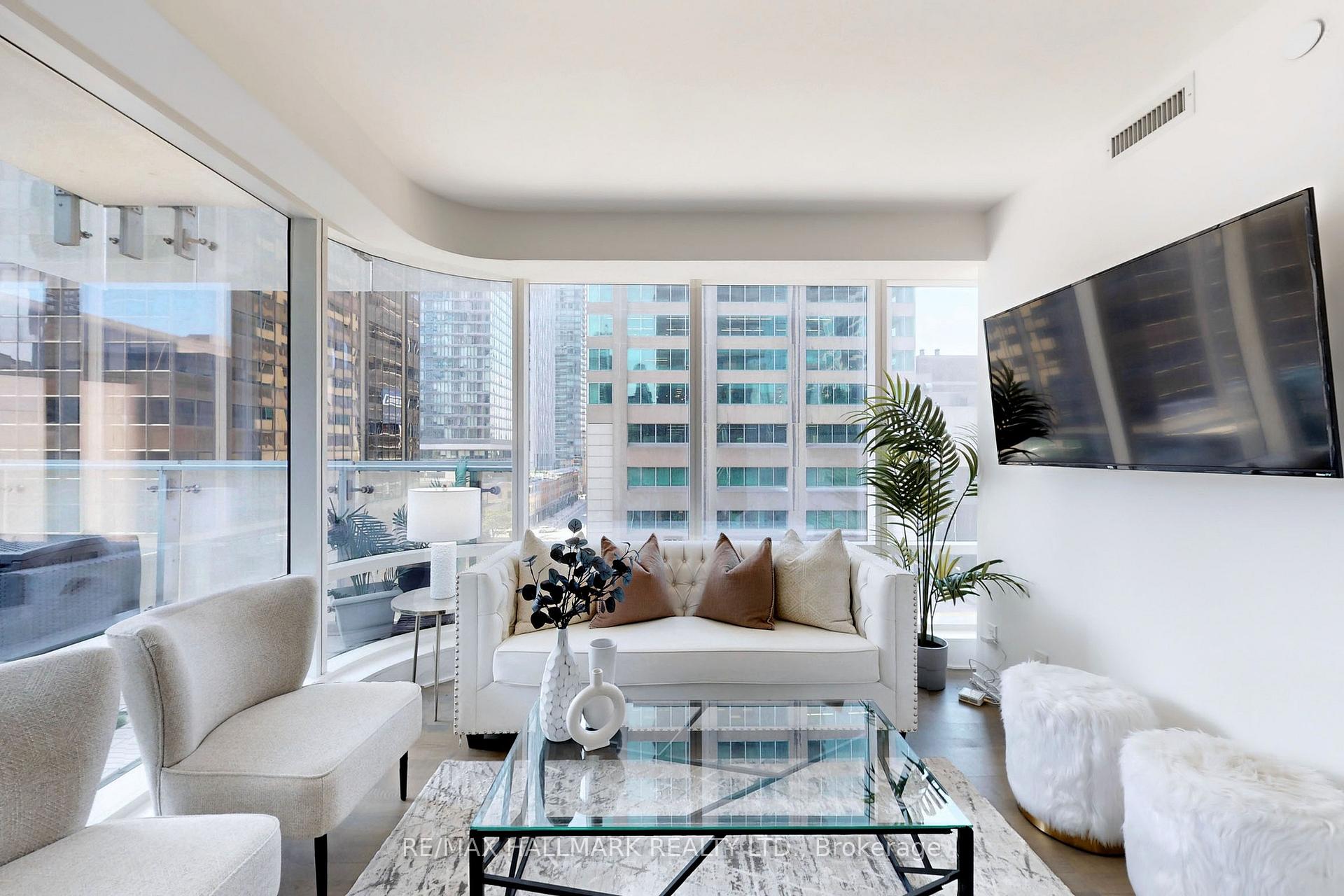 Photo 9 of Unit 520, 1 Bloor Street E, Toronto, Church-Yonge Corridor — HOMEH