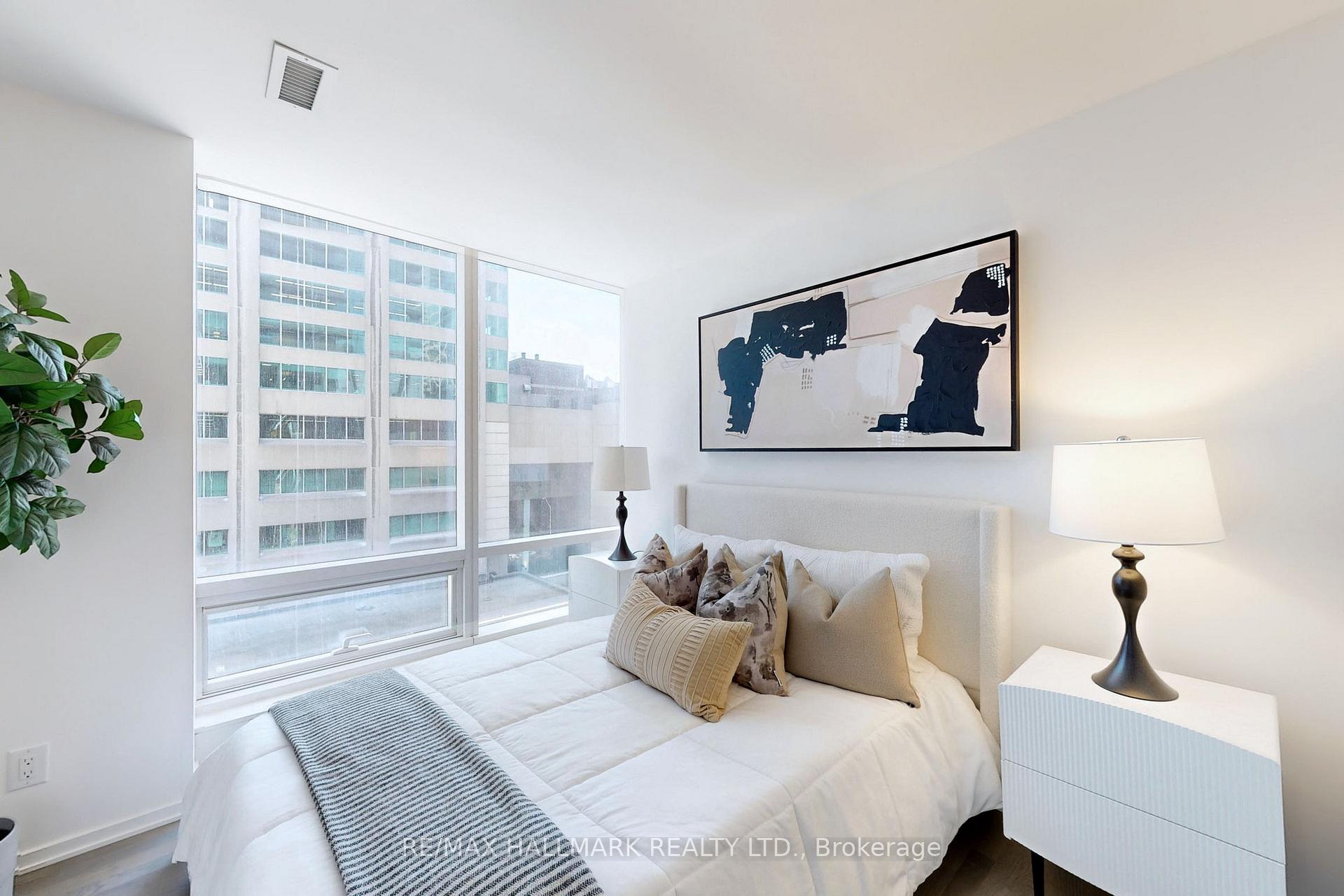 Photo 10 of Unit 520, 1 Bloor Street E, Toronto, Church-Yonge Corridor — HOMEH