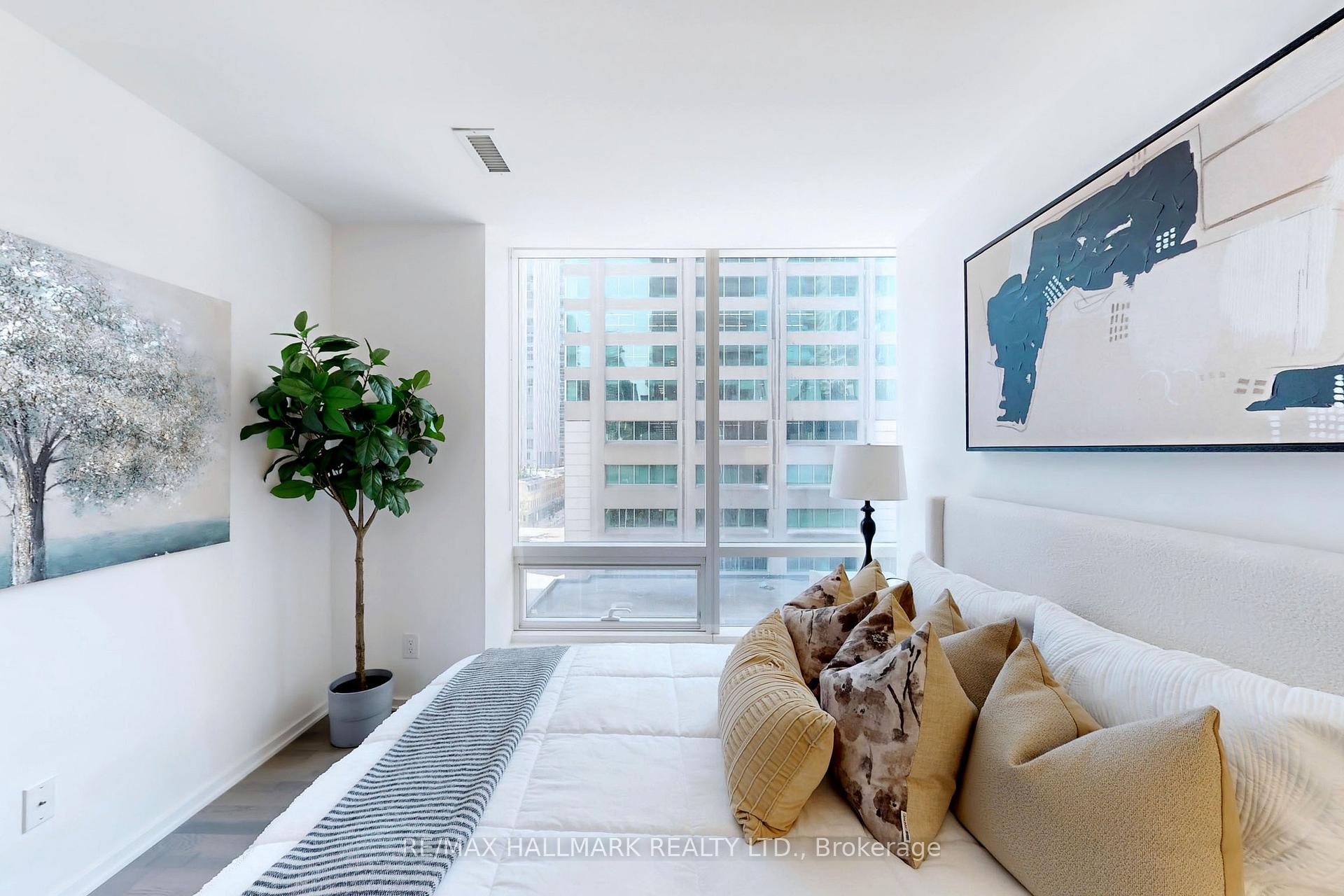 Photo 11 of Unit 520, 1 Bloor Street E, Toronto, Church-Yonge Corridor — HOMEH