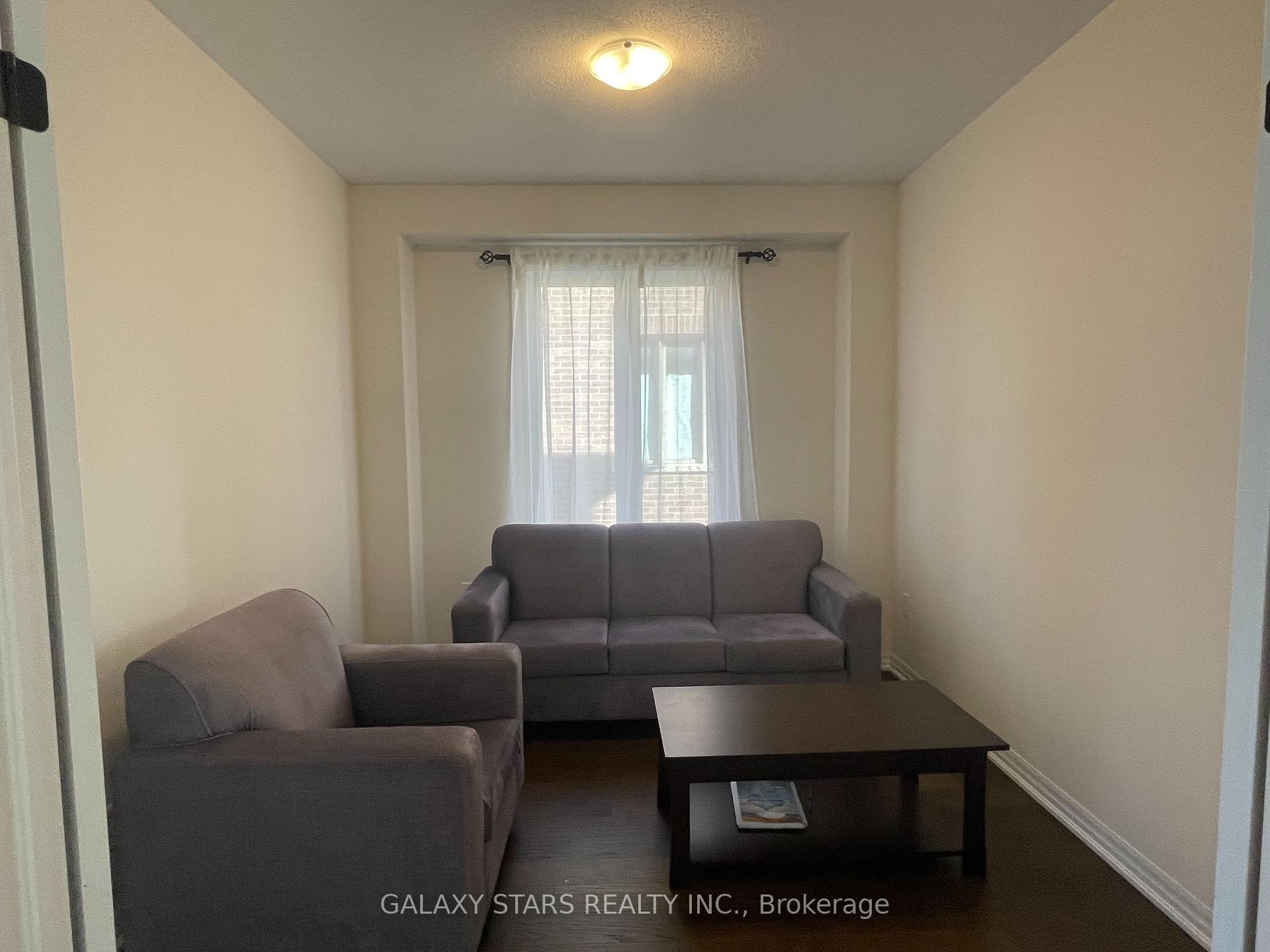 Photo 4 of 40 Dobson Street, Kawartha Lakes, Lindsay — HOMEH