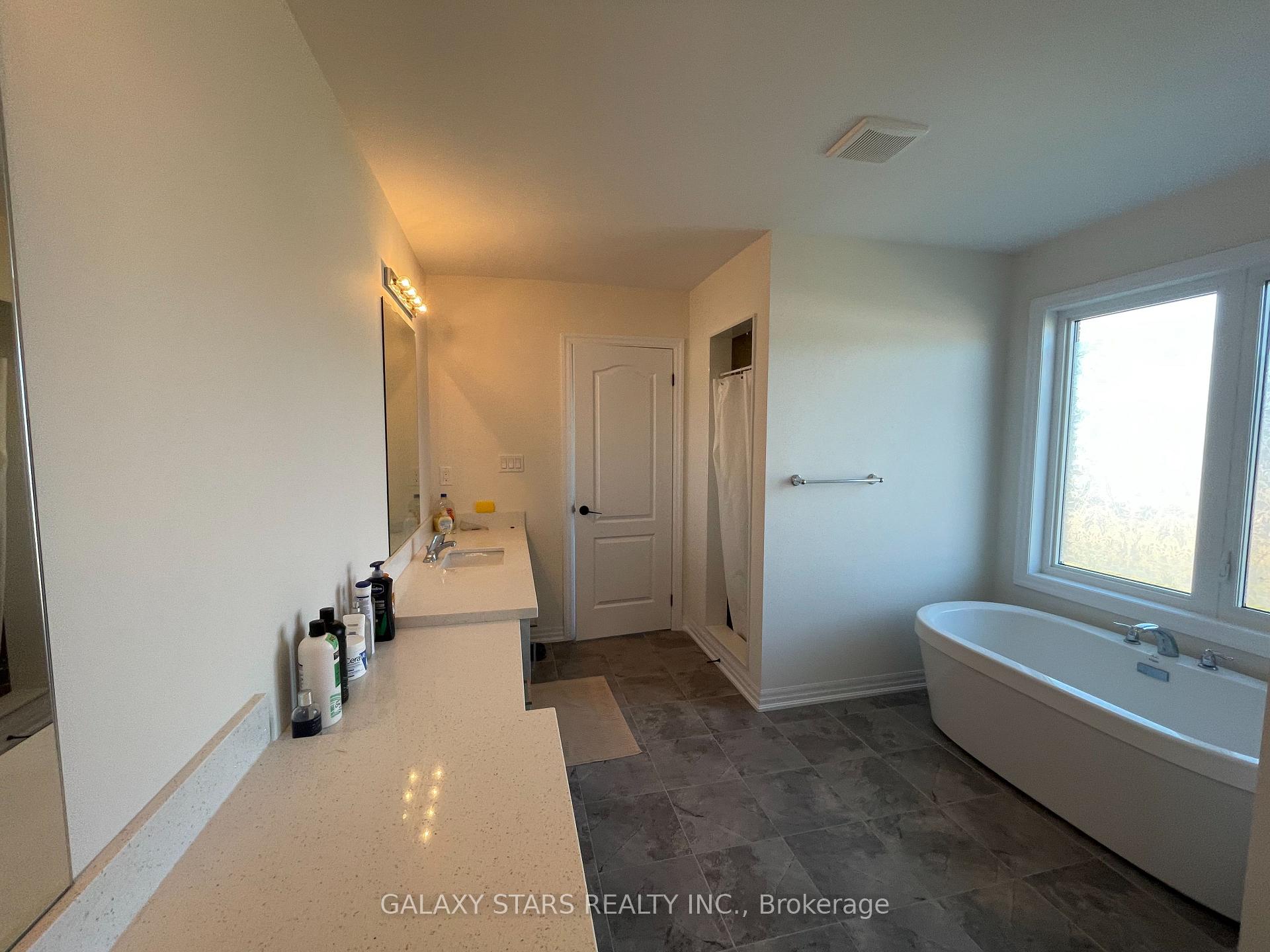 Photo 10 of 40 Dobson Street, Kawartha Lakes, Lindsay — HOMEH