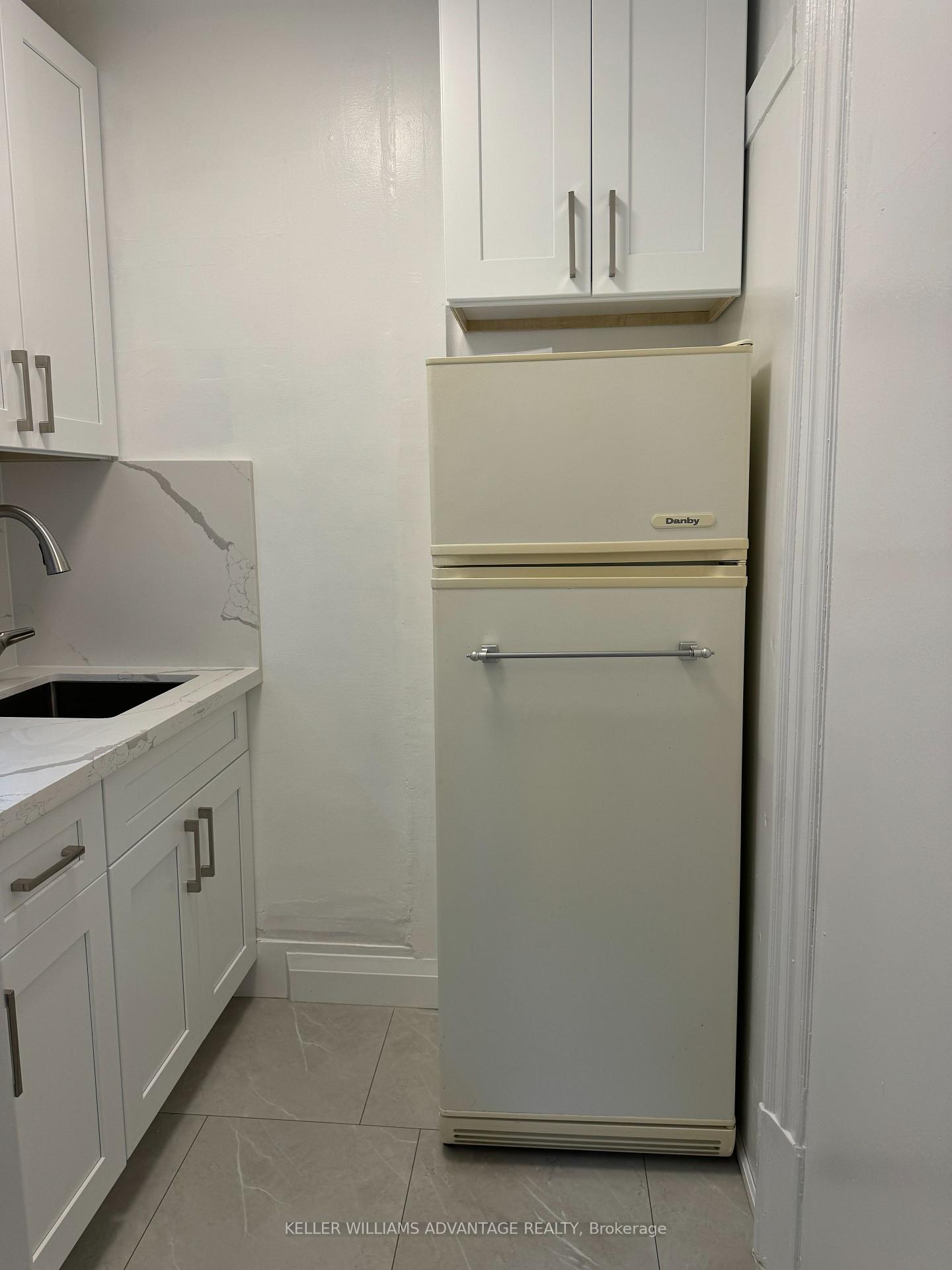 Photo 3 of Unit Studio 2nd floor, 347 Walmer Road, Toronto, Casa Loma — HOMEH