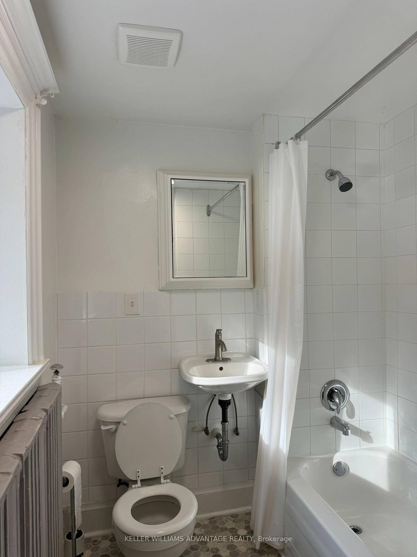 Photo 10 of Unit Studio 2nd floor, 347 Walmer Road, Toronto, Casa Loma — HOMEH