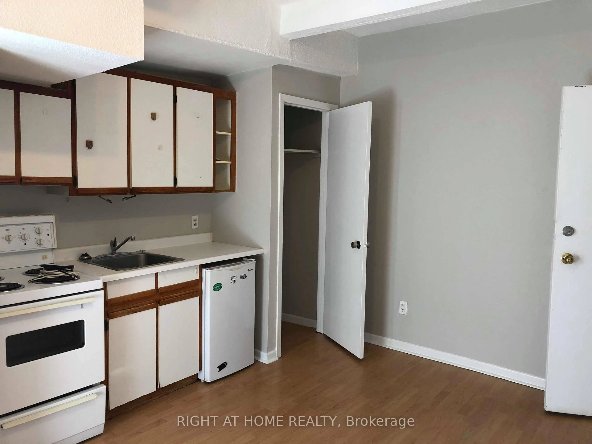 Photo 3 of Unit #202, 27 Hamilton Street, Toronto, South Riverdale — HOMEH