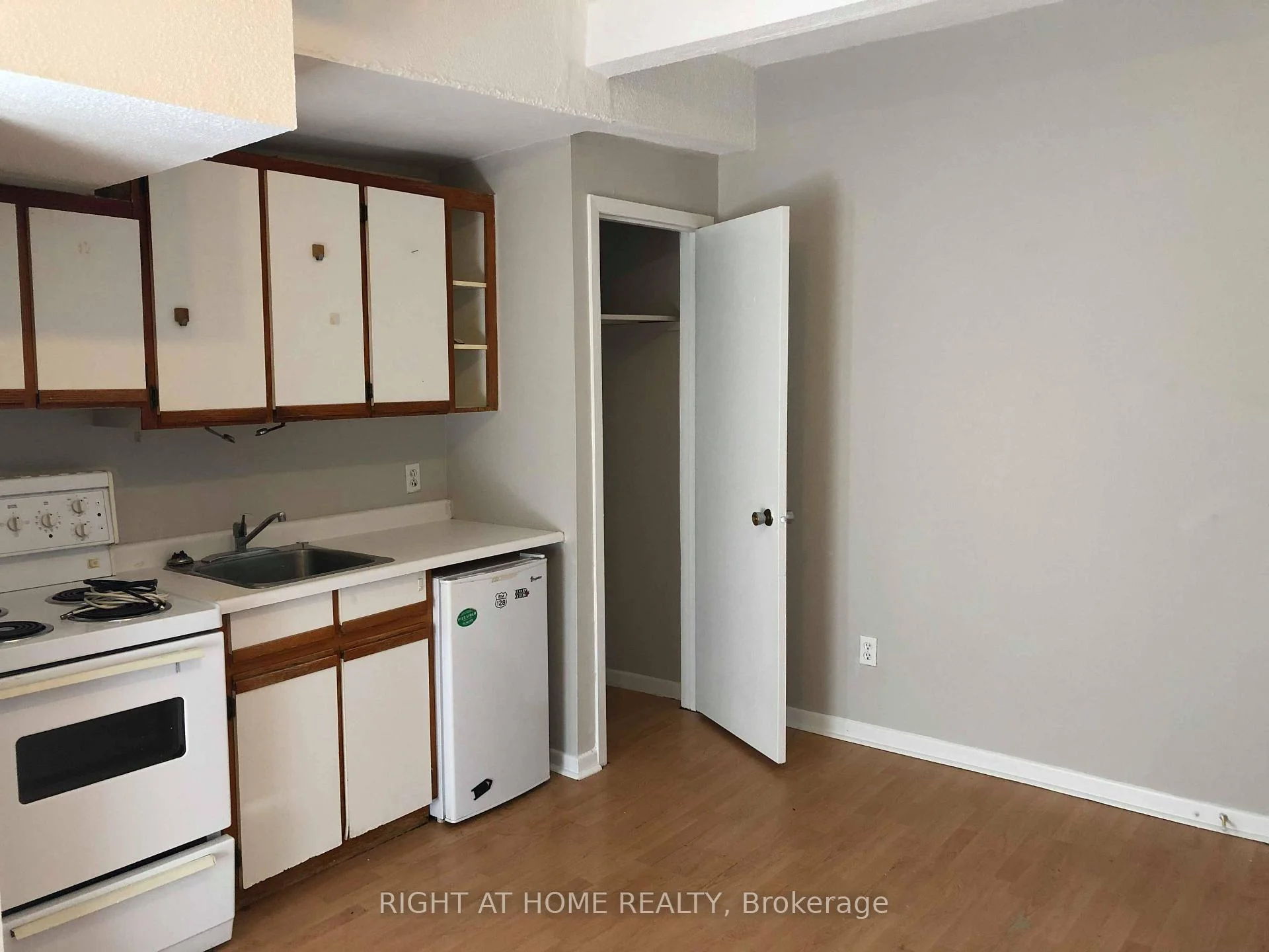 Photo 9 of Unit #202, 27 Hamilton Street, Toronto, South Riverdale — HOMEH