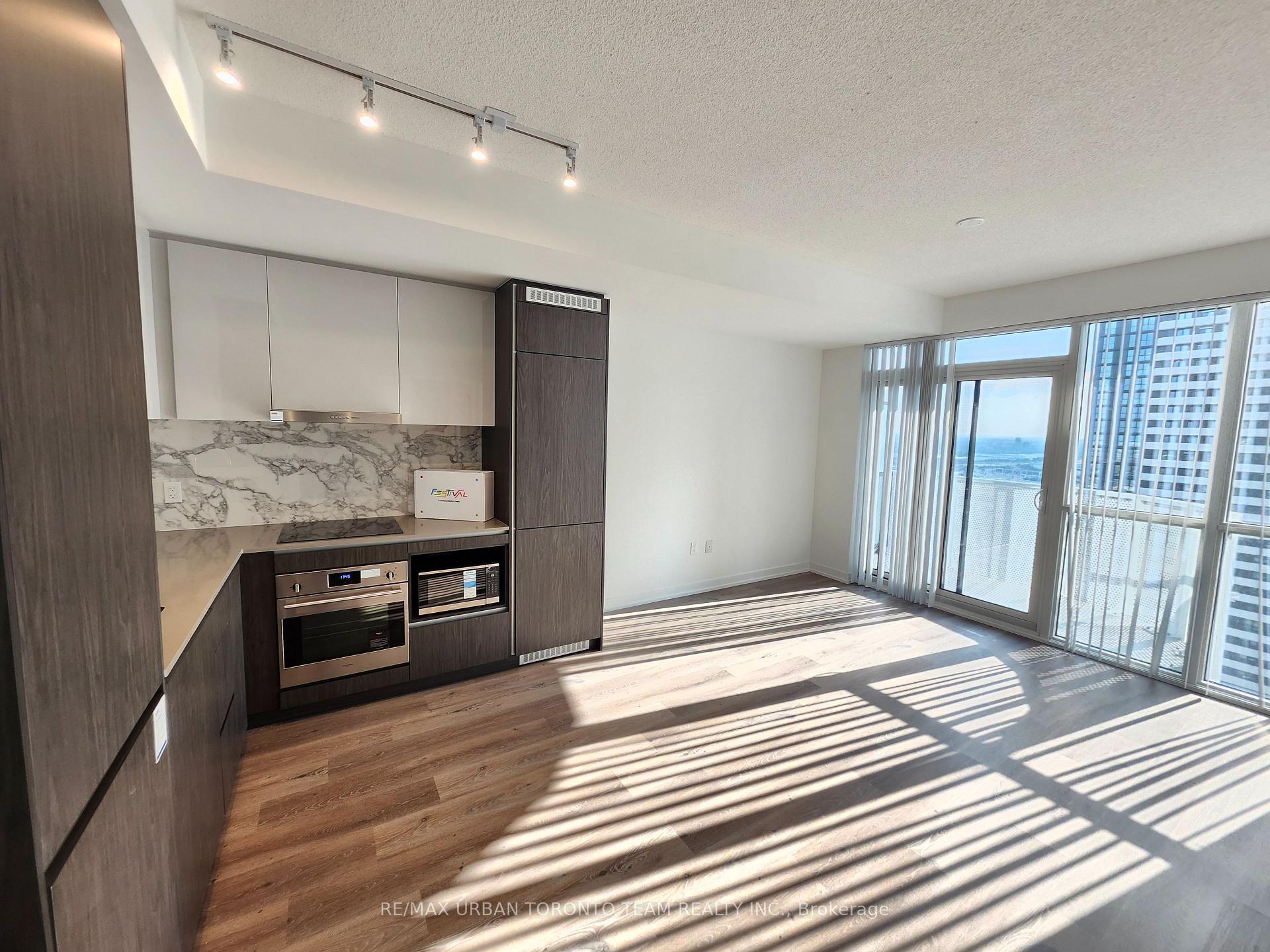 Photo 2 of Unit 3203, 28 Interchange Way, Vaughan, Vaughan Corporate Centre — HOMEH