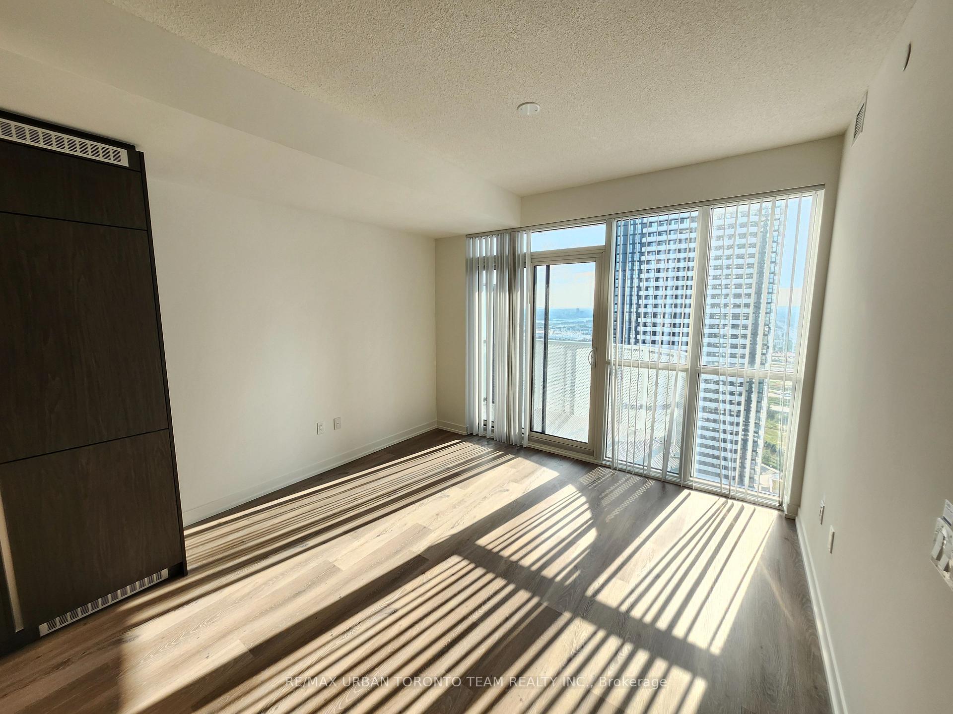 Photo 4 of Unit 3203, 28 Interchange Way, Vaughan, Vaughan Corporate Centre — HOMEH