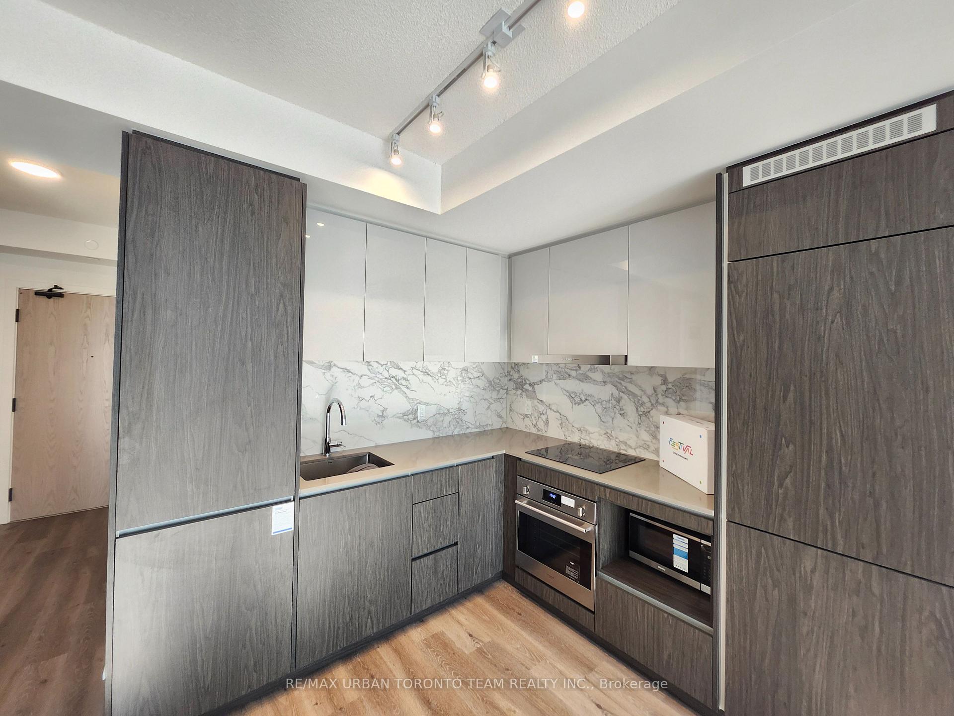 Photo 5 of Unit 3203, 28 Interchange Way, Vaughan, Vaughan Corporate Centre — HOMEH