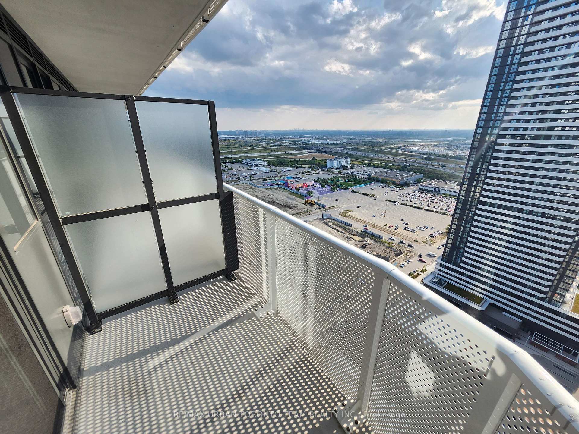 Photo 8 of Unit 3203, 28 Interchange Way, Vaughan, Vaughan Corporate Centre — HOMEH